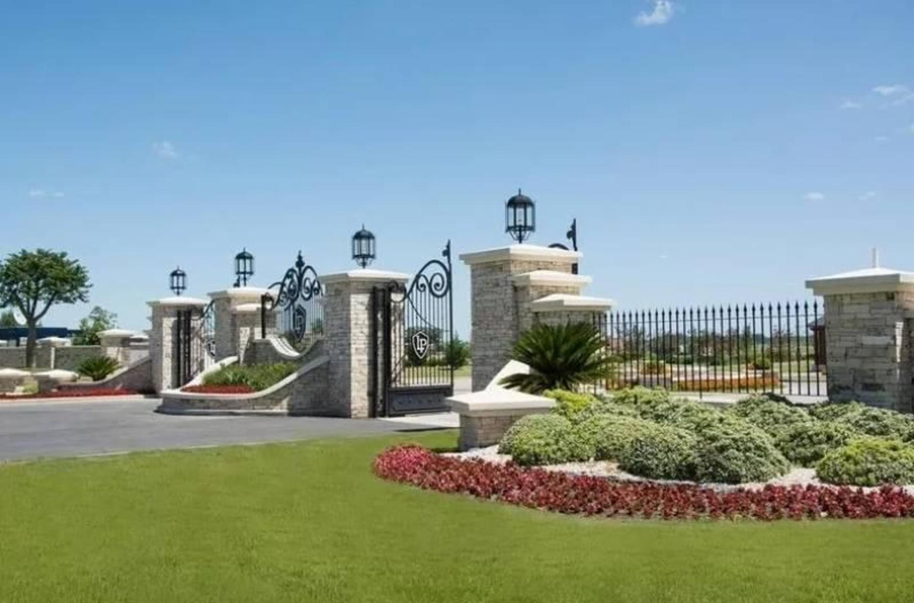 Hermoso Lote sobre el Lago en La Providencia Resort & Country Club