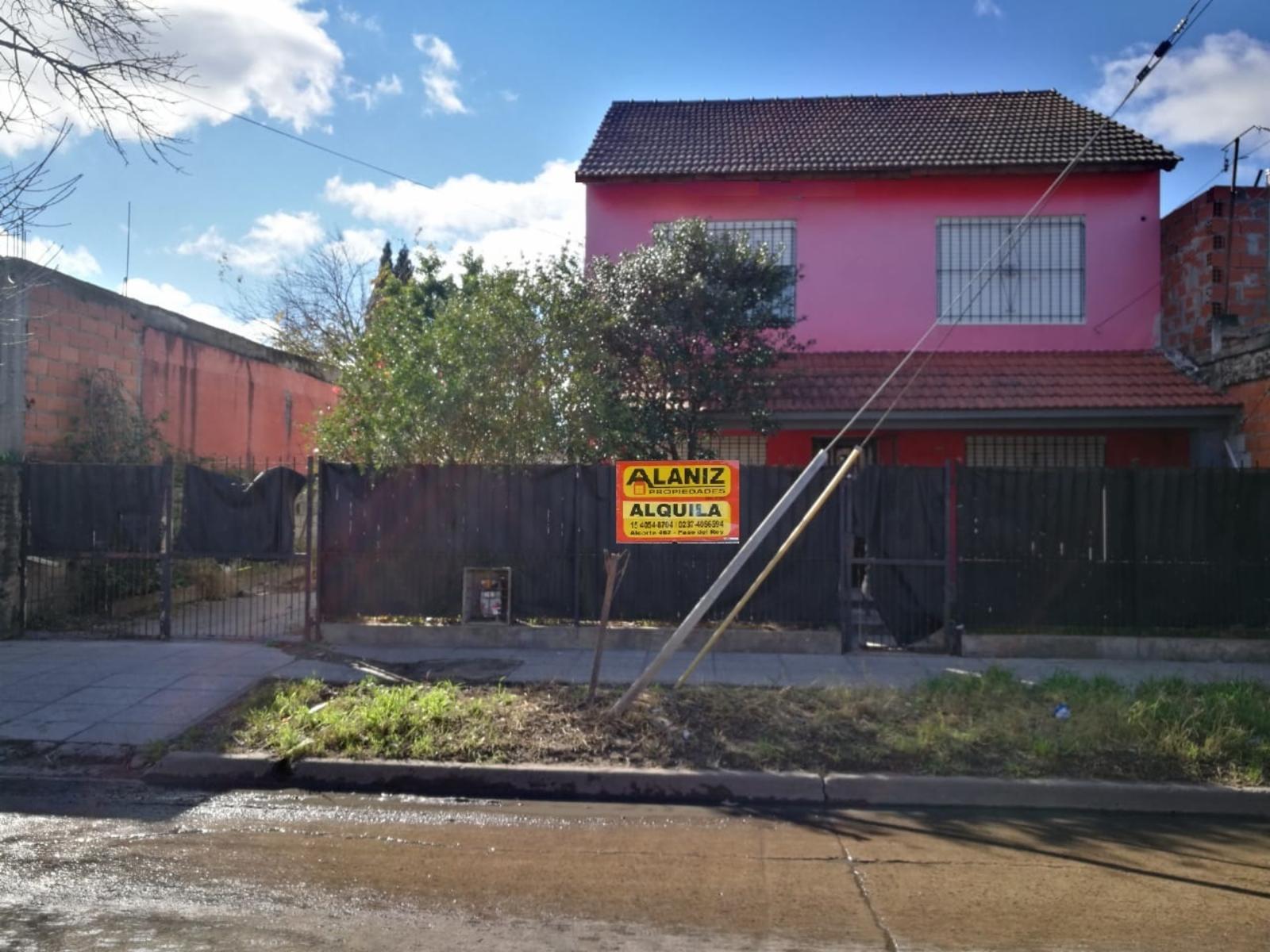 Vendo casa en Paso del Rey con habitación de paredes acusticas para sala de ensayo o estudio de grabacion