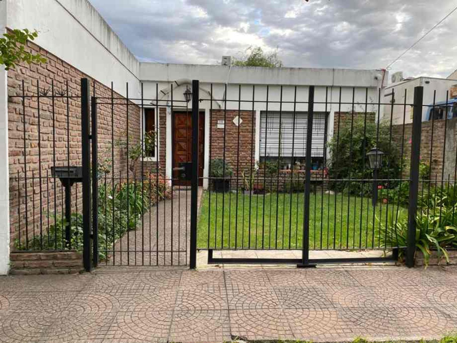 España 2155 · Morón — foto 3