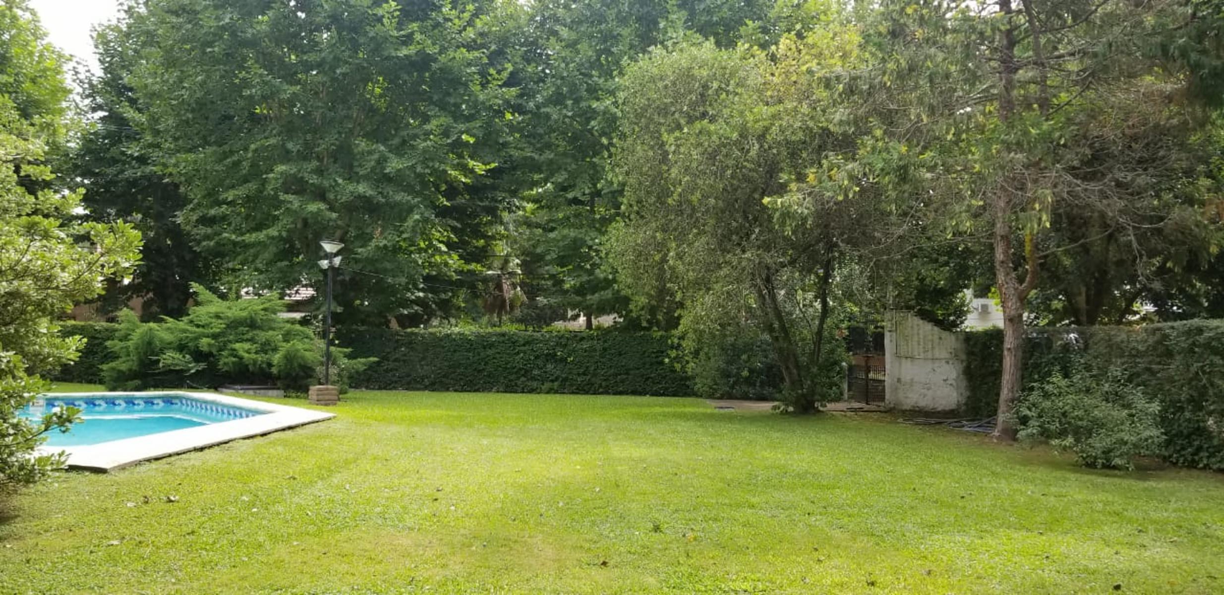 Casaquinta de fin de semana en zona Residencial Las Glorias