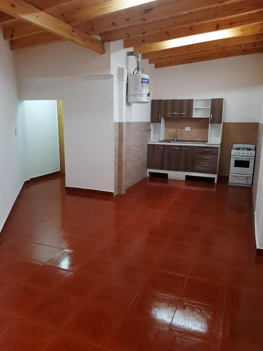 Alquiler Departamento monoambiente tipo casa 1 piso x escalera