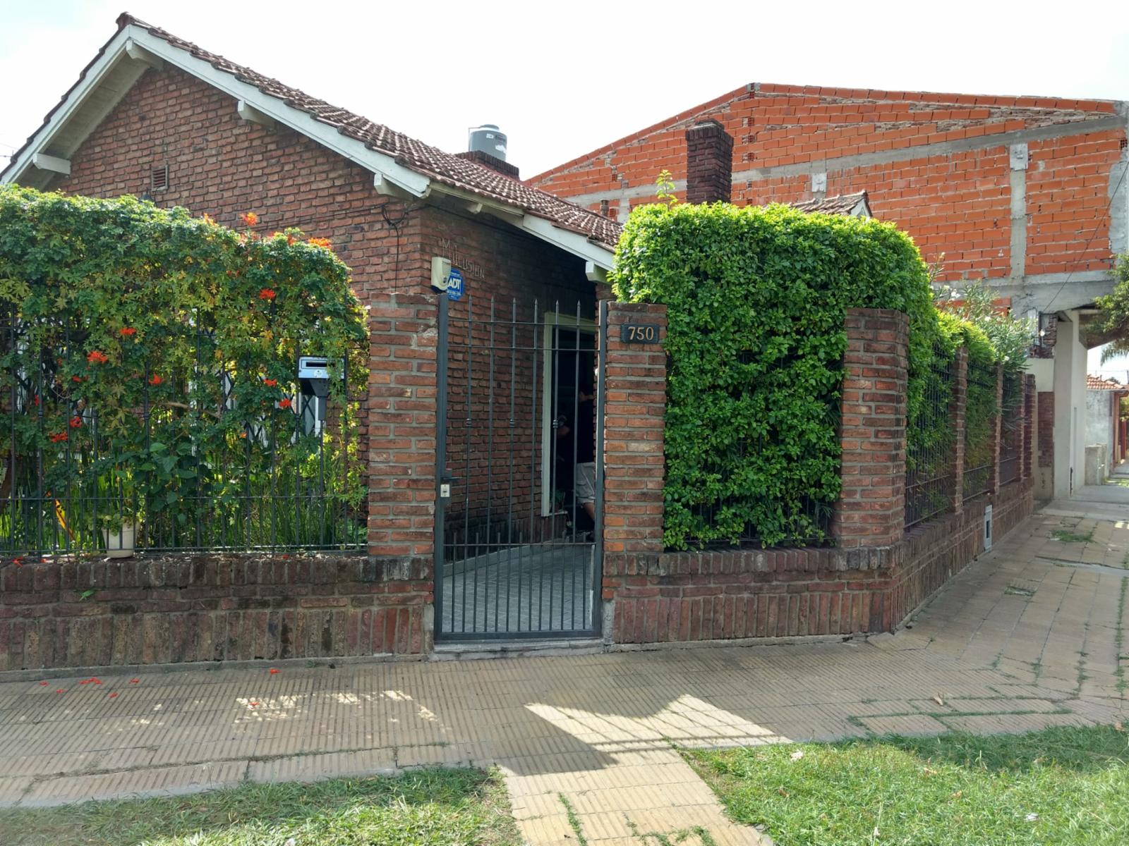 CASA EN LOTE PROPIO DE 3 AMBIENTES