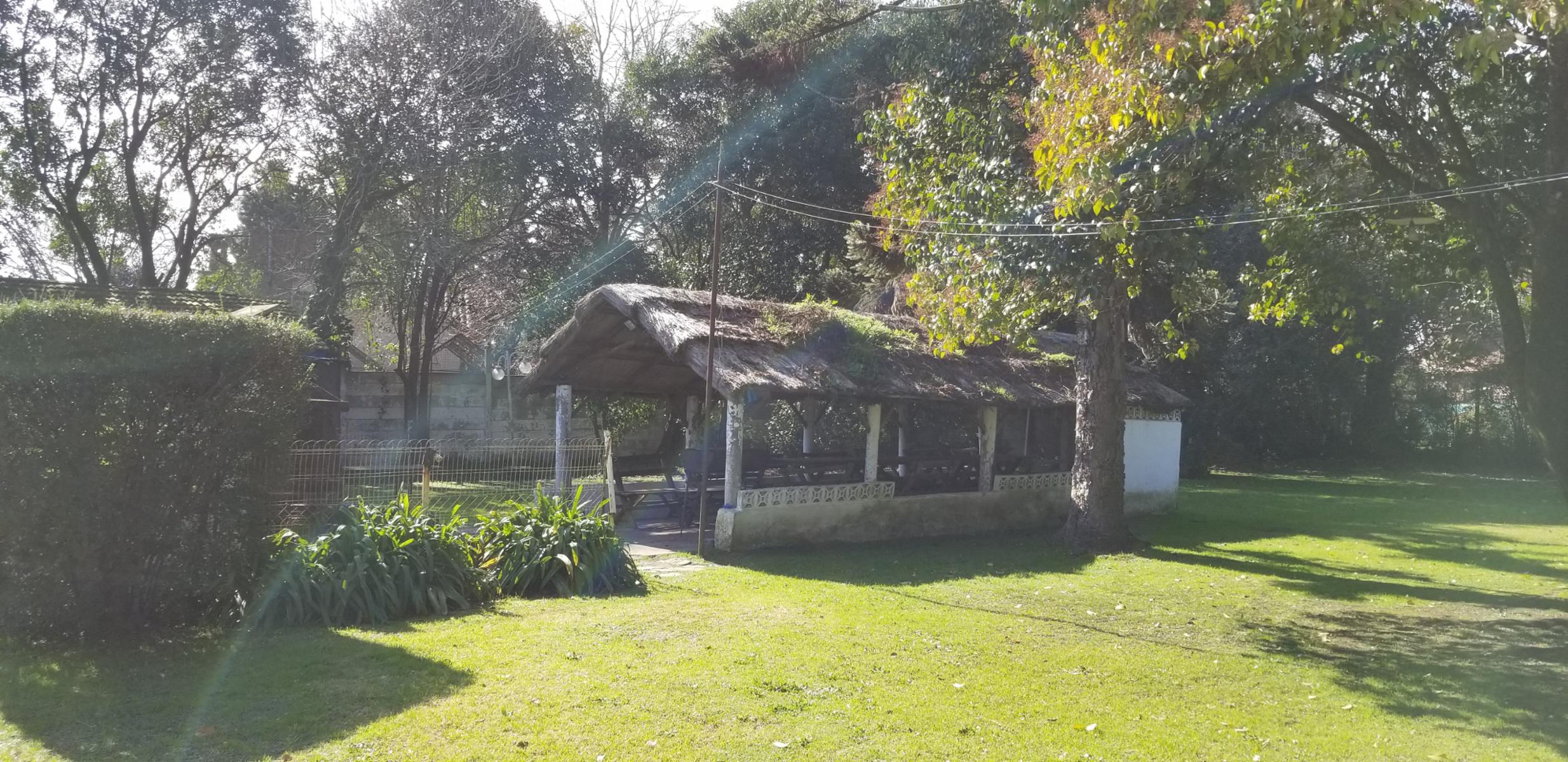 Casa Quinta Parque 2500 m2. arboleda añosa - gas natural a 50 metros de Av. Piovano ex Ruta 7 zona residencial - NOVOA PROPIEDADES