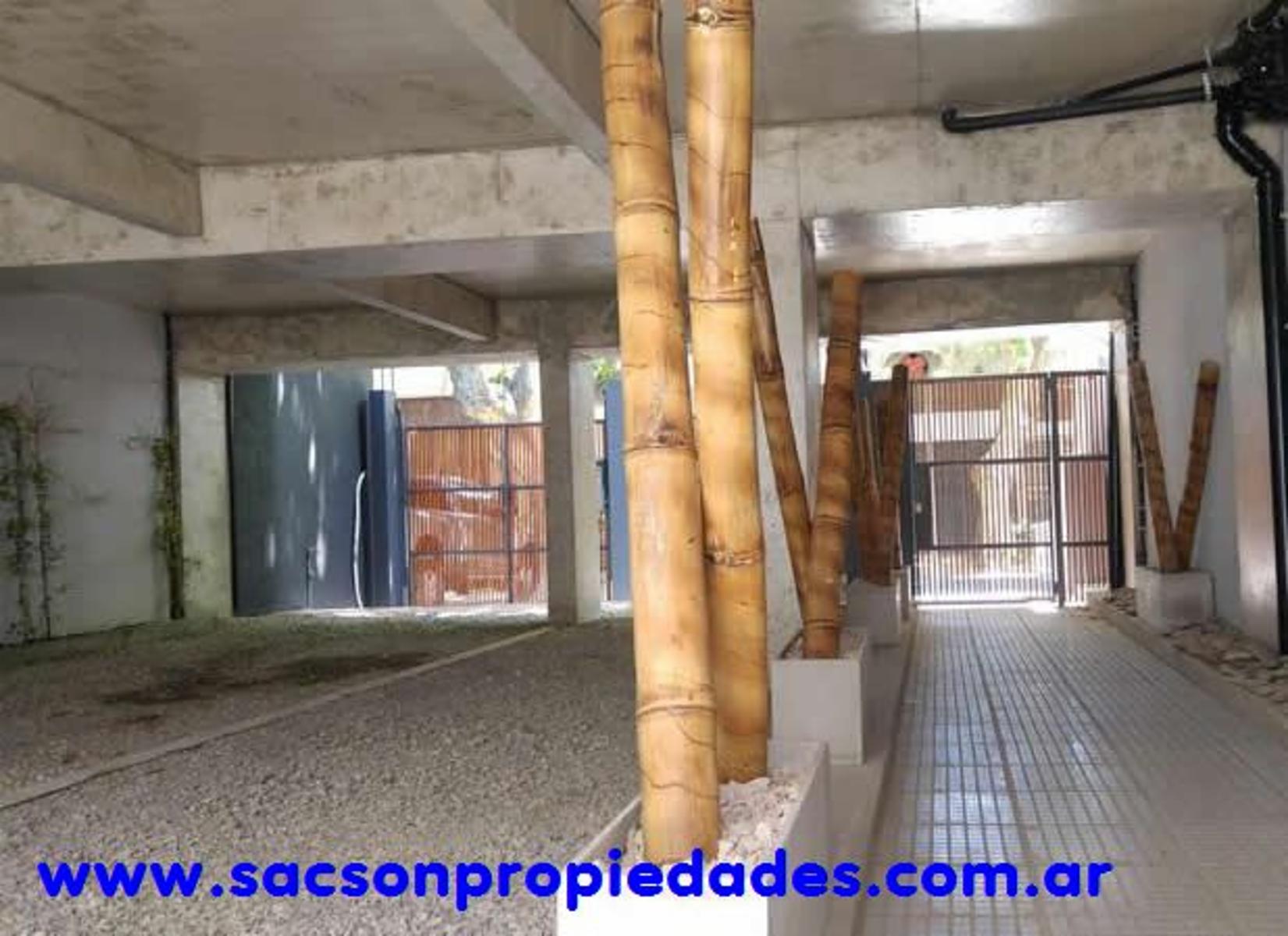 GRAL. SUCRE al 500 · Morón — foto 3