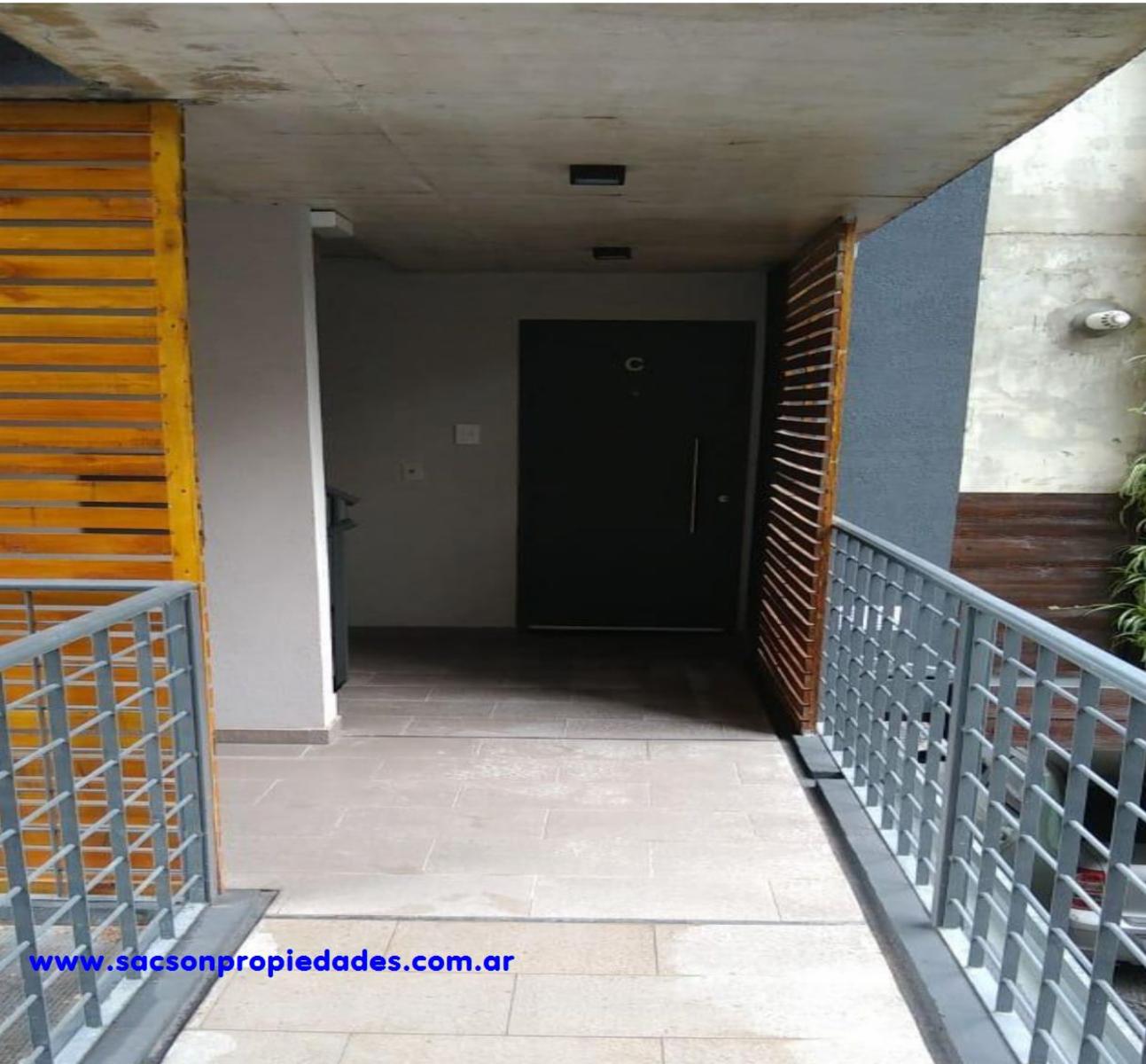 GRAL. SUCRE al 500 · Morón — foto 5