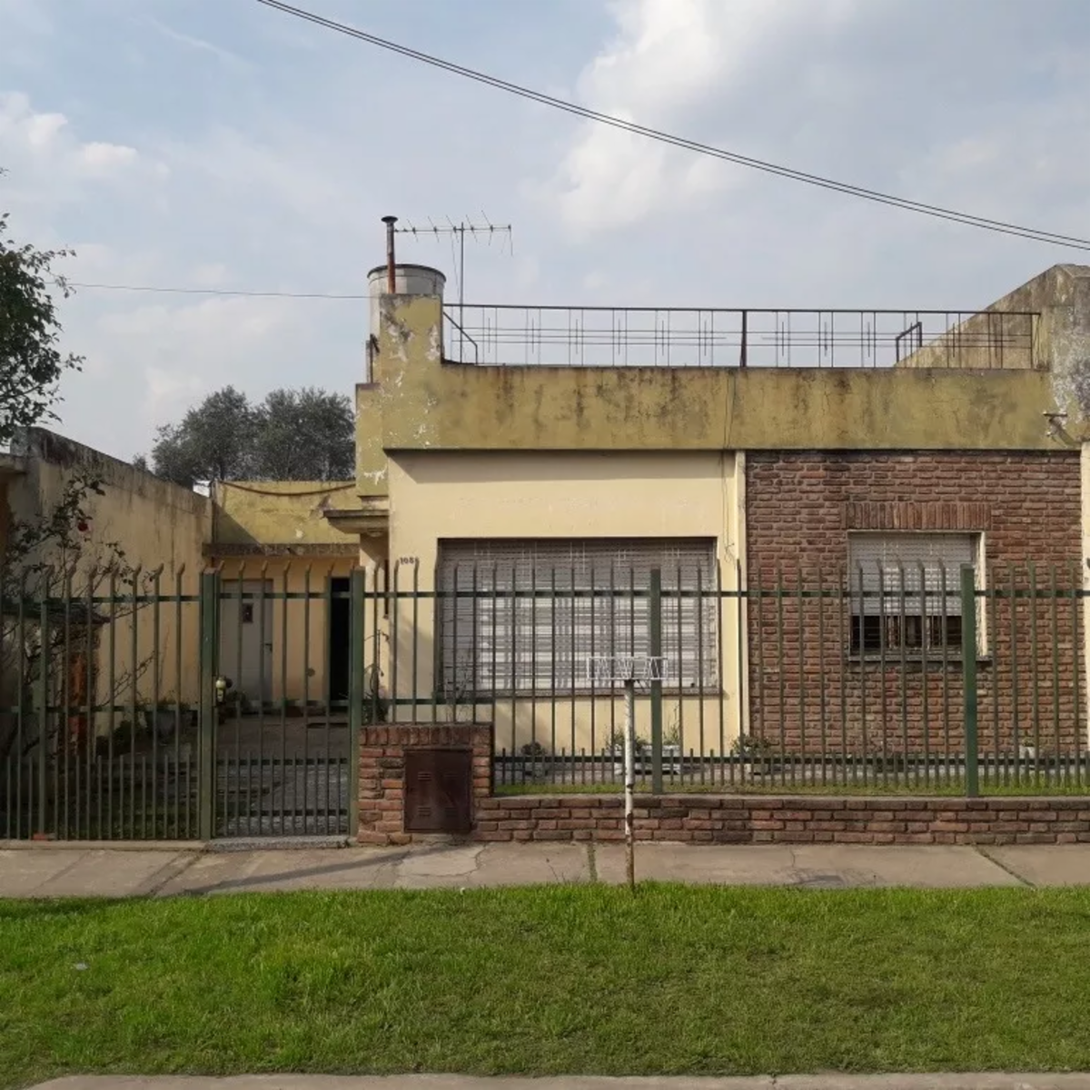 CASA A REFACCIONAR O DEMOLER EN VENTA - LOMAS DEL MIRADOR