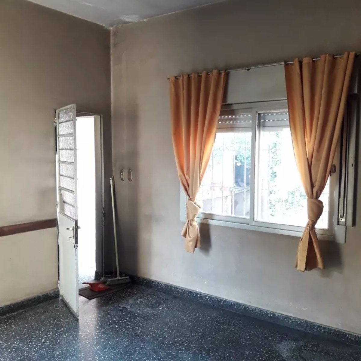 PERIBEBUY 1050 · La Matanza — foto 3