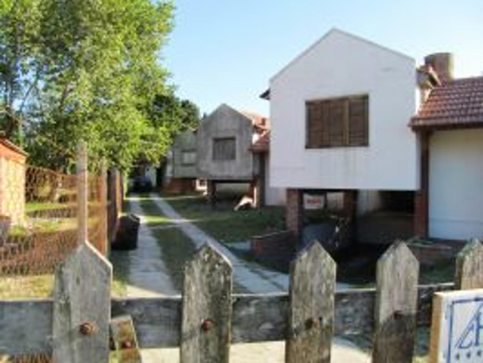 SE VENDEN 2 DUPLEX DE 3 AMBIENTES EN MAR DEL TUYU