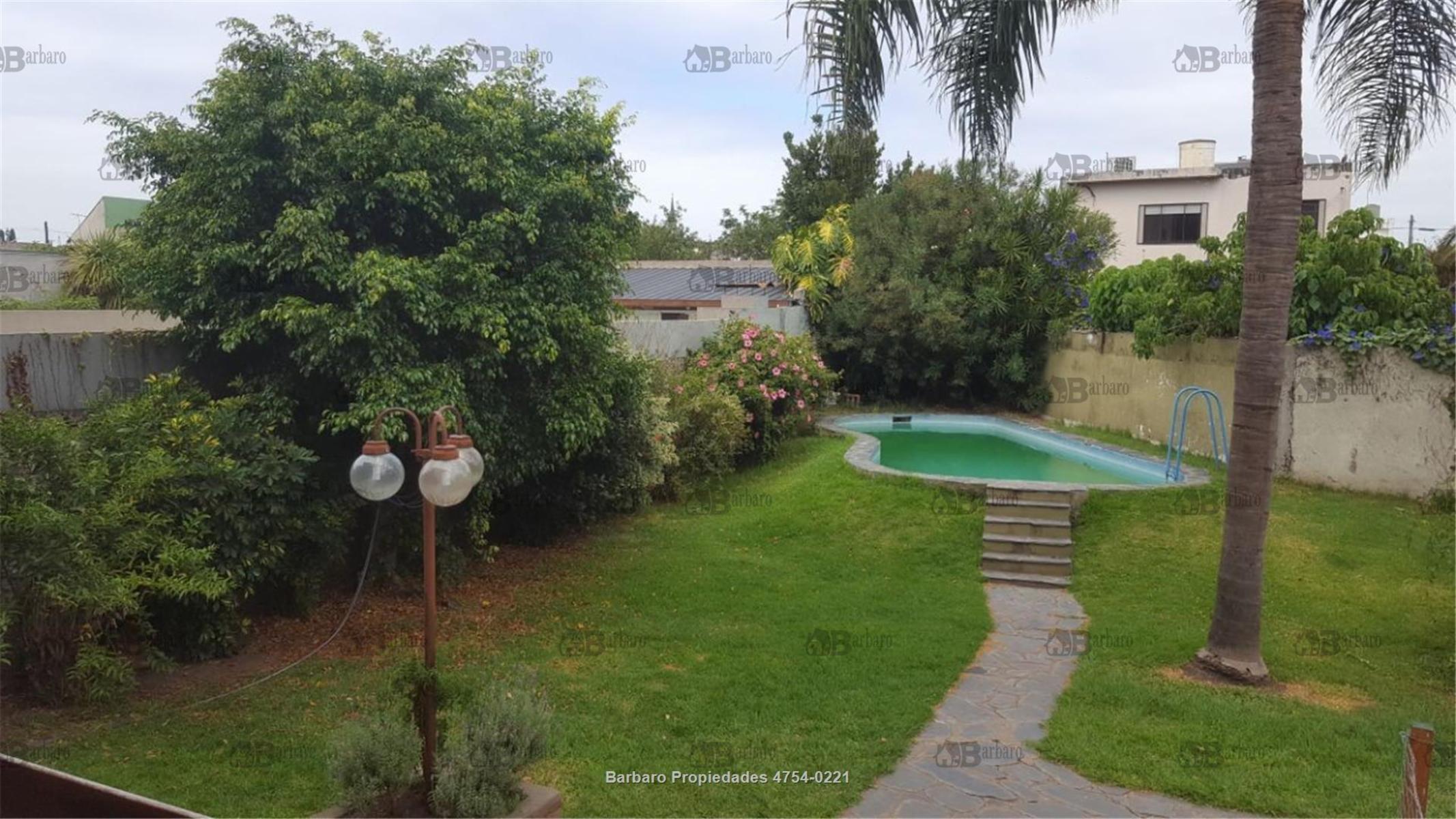 Barbaro Vende Excelente chalet  en San Martin