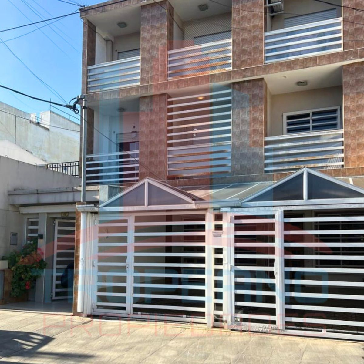 Venta Departamento de 2 ambientes y medio al frente - balcón - Ramos Mejia