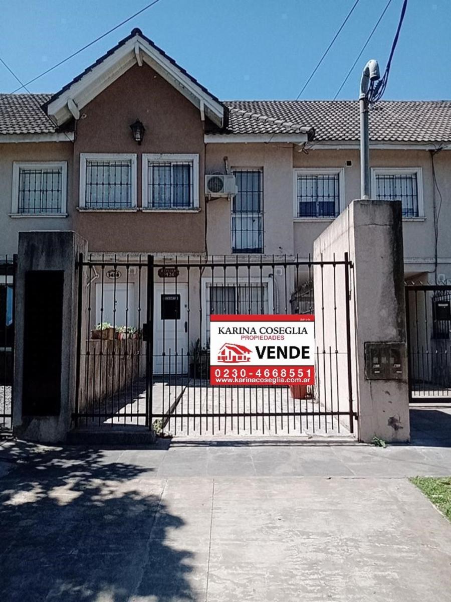 TRIPLEX EN VENTA CON PATIO Y COCHERA . SAN MIGUEL