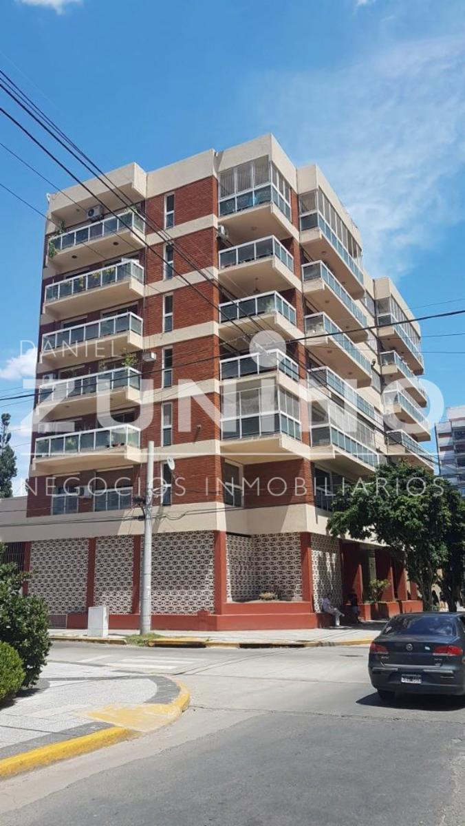 Departamento de cuatro ambientes a la venta en San Miguel