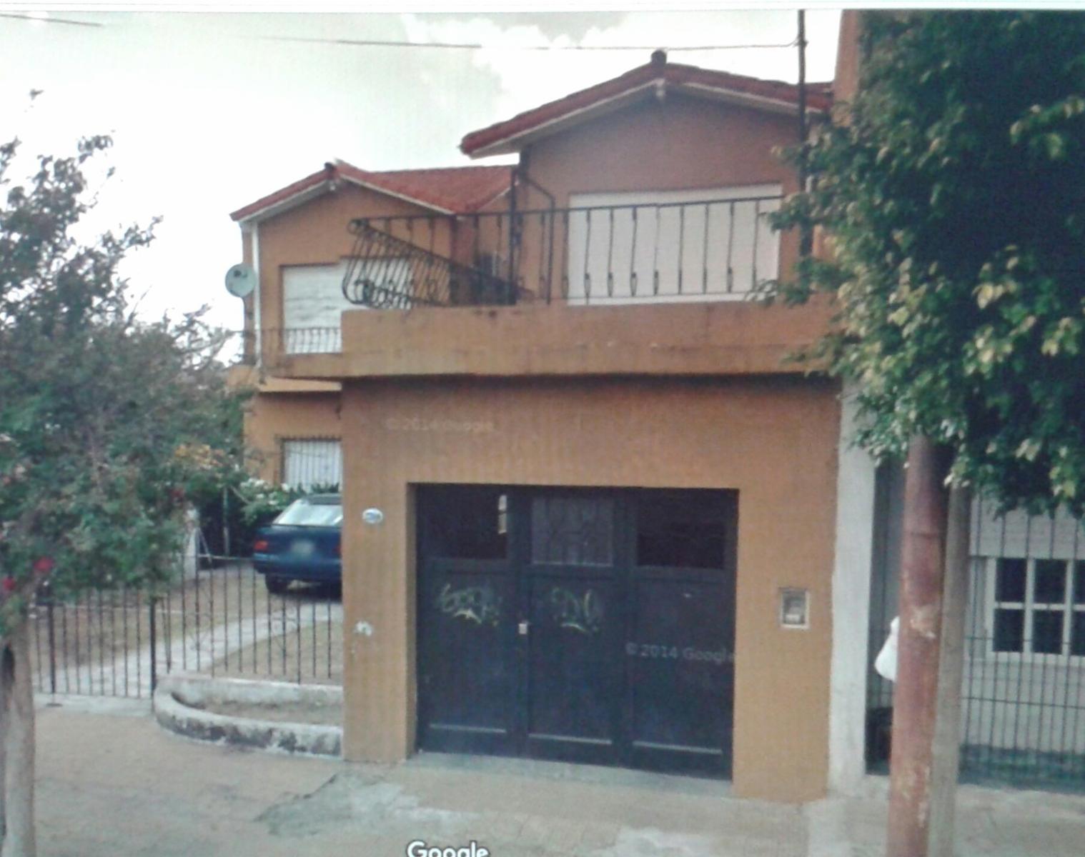 IMPORTANTE CASA DE 2 PLANTAS Y 5 AMBIENTES

