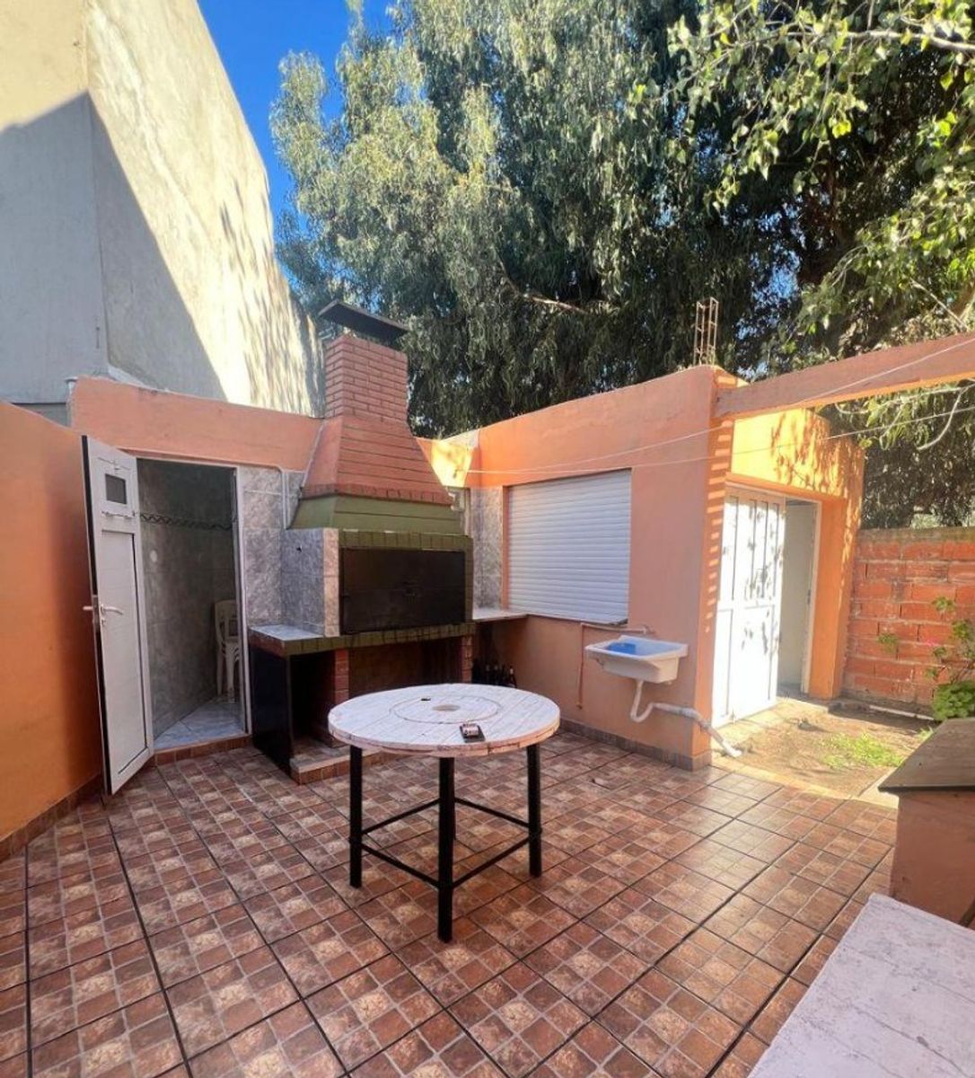 La Rioja esq. Rio Corrientes · Monte Hermoso — foto 8