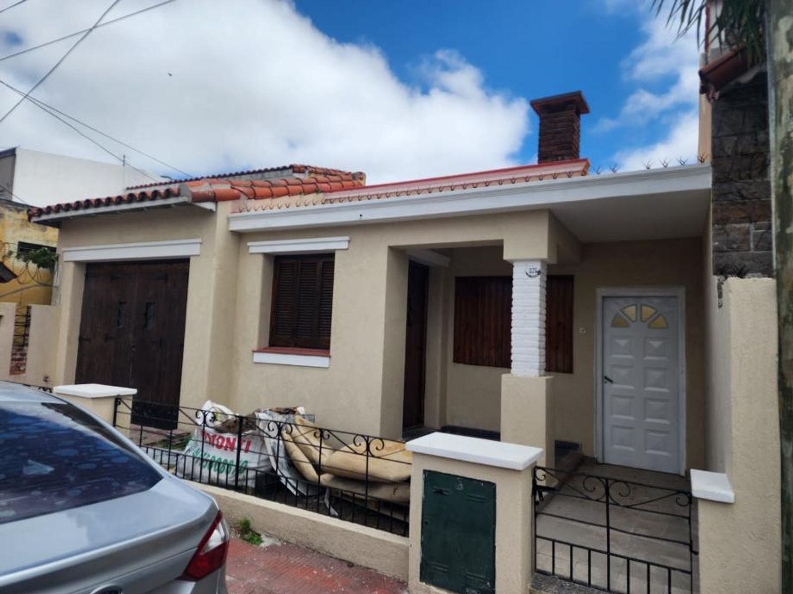 CASA DE 4 AMBIENTES EN EXCELENTE UBICACION -