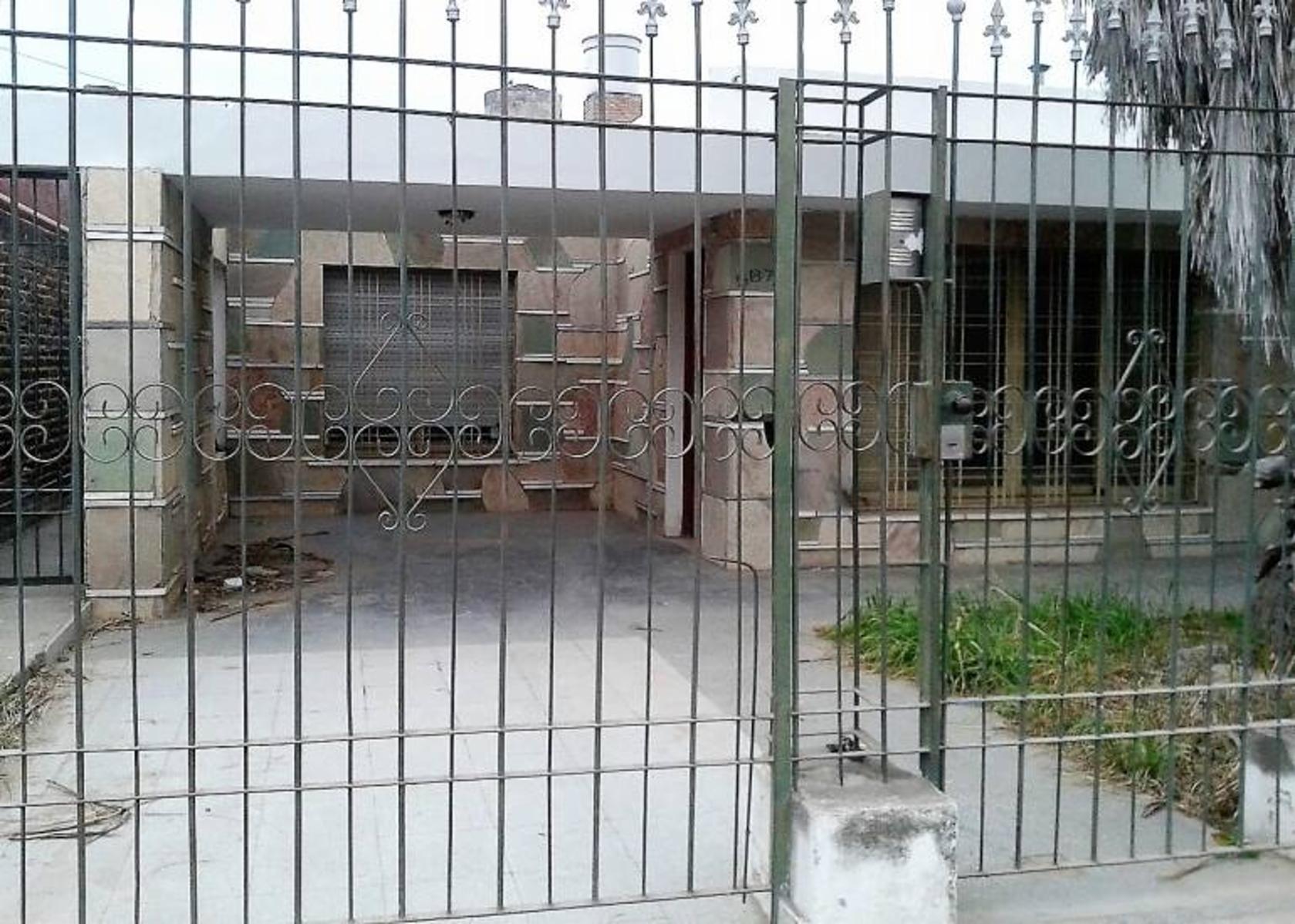 VENDO CASA CON DEPARTAMENTO B° CORONEL OLMEDO-CÓRDOBA