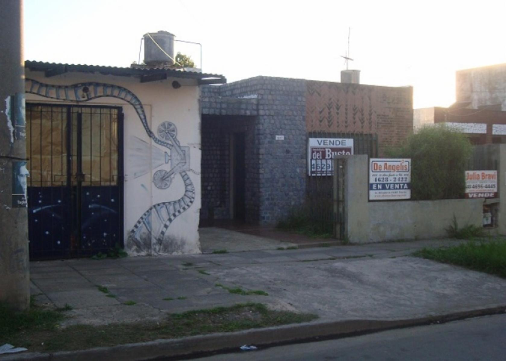 Alessandri  al 1200, Moron, Buenos Aires, Argentina