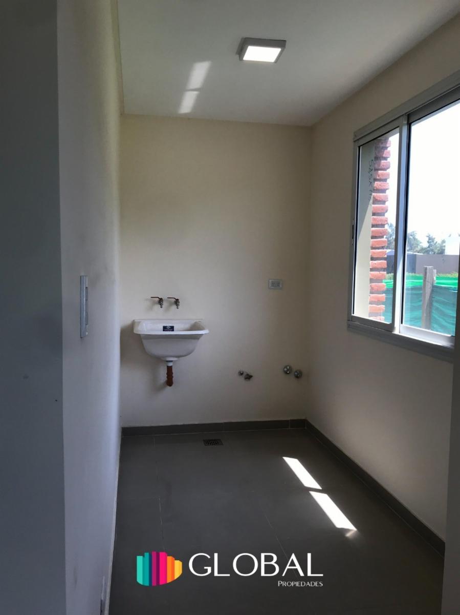 Casa a estrenar en uno de los countrys mas buscados de la Av. Constitución