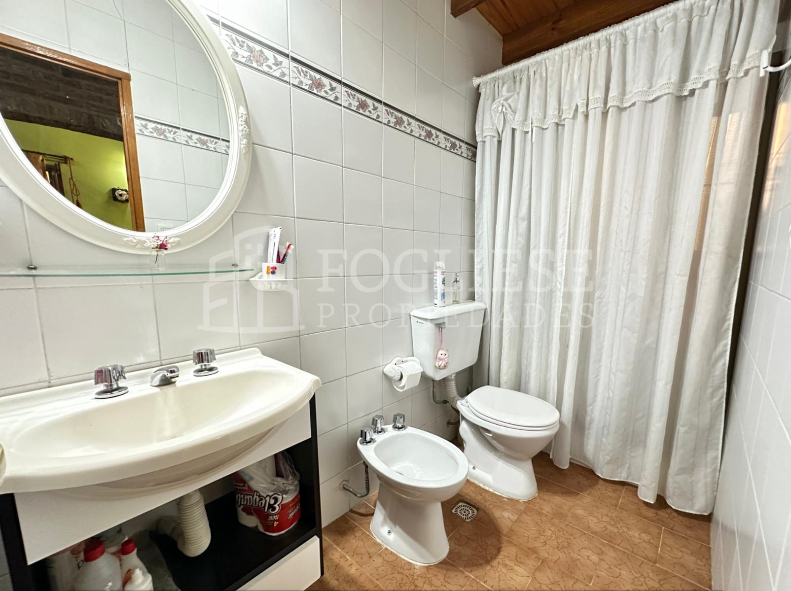 Avenida 4 entre Paseos 121 y 122 · Villa Gesell — foto 4