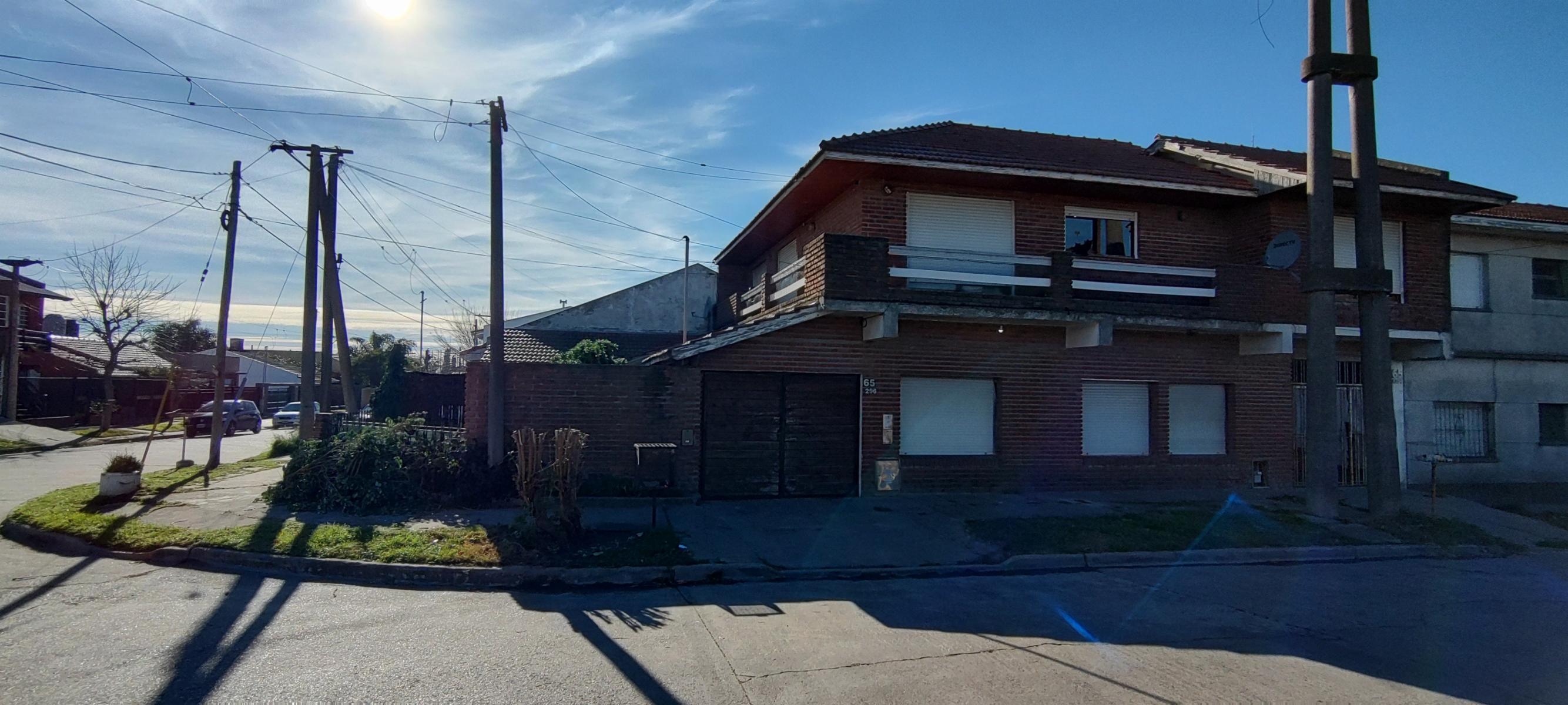 VENDO CASA Y DEPTOS (CALLE 65 ESQ 12) NECOCHEA · Necochea — foto 3