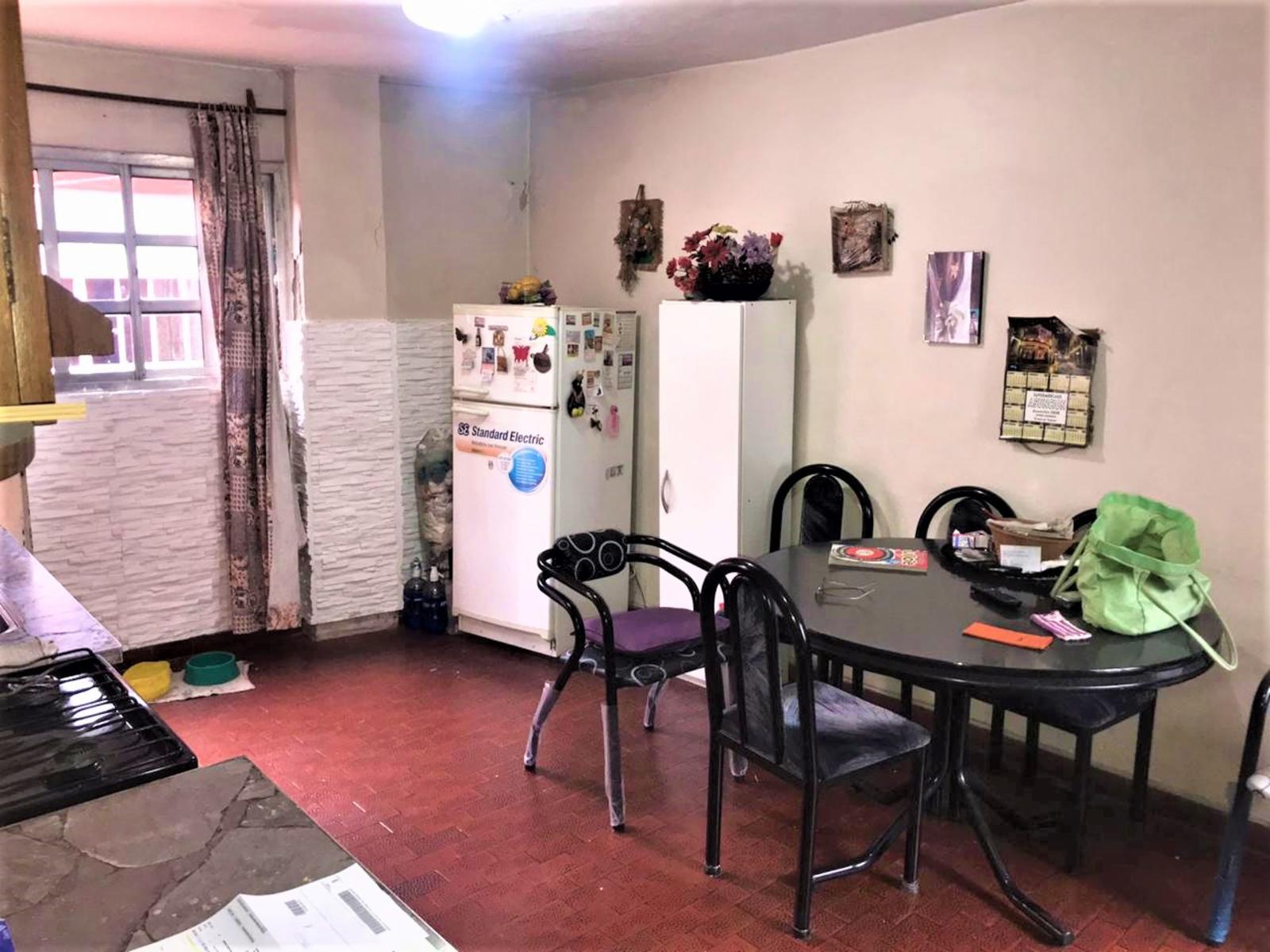 CASA AL FRENTE DE 3 AMBIENTES + UN DEPARTAMENTO DE 2 AMBIENTES U$D 40.000 y Cuotas