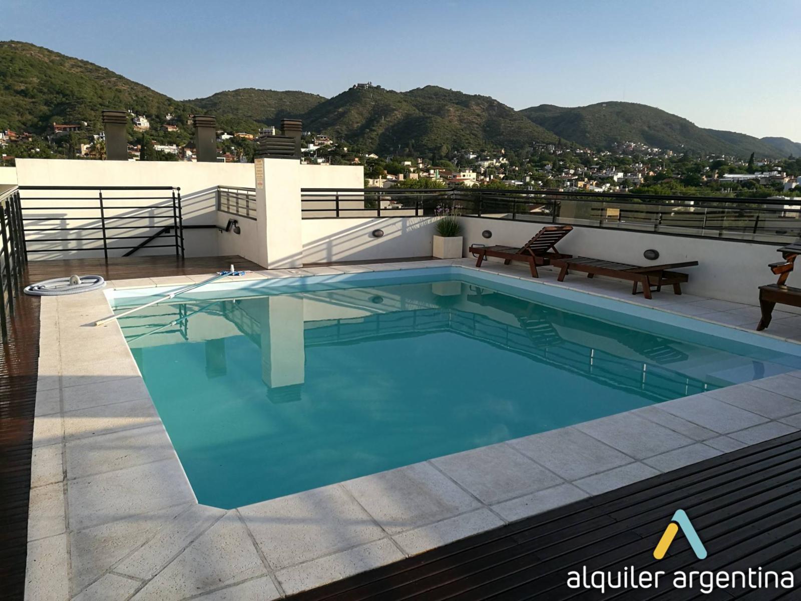 DEPARTAMENTO EN ZONA CENTRICA. PARA 4 PERSONAS. PILETA. COCHERA. EQUIPAMIENTO FULL