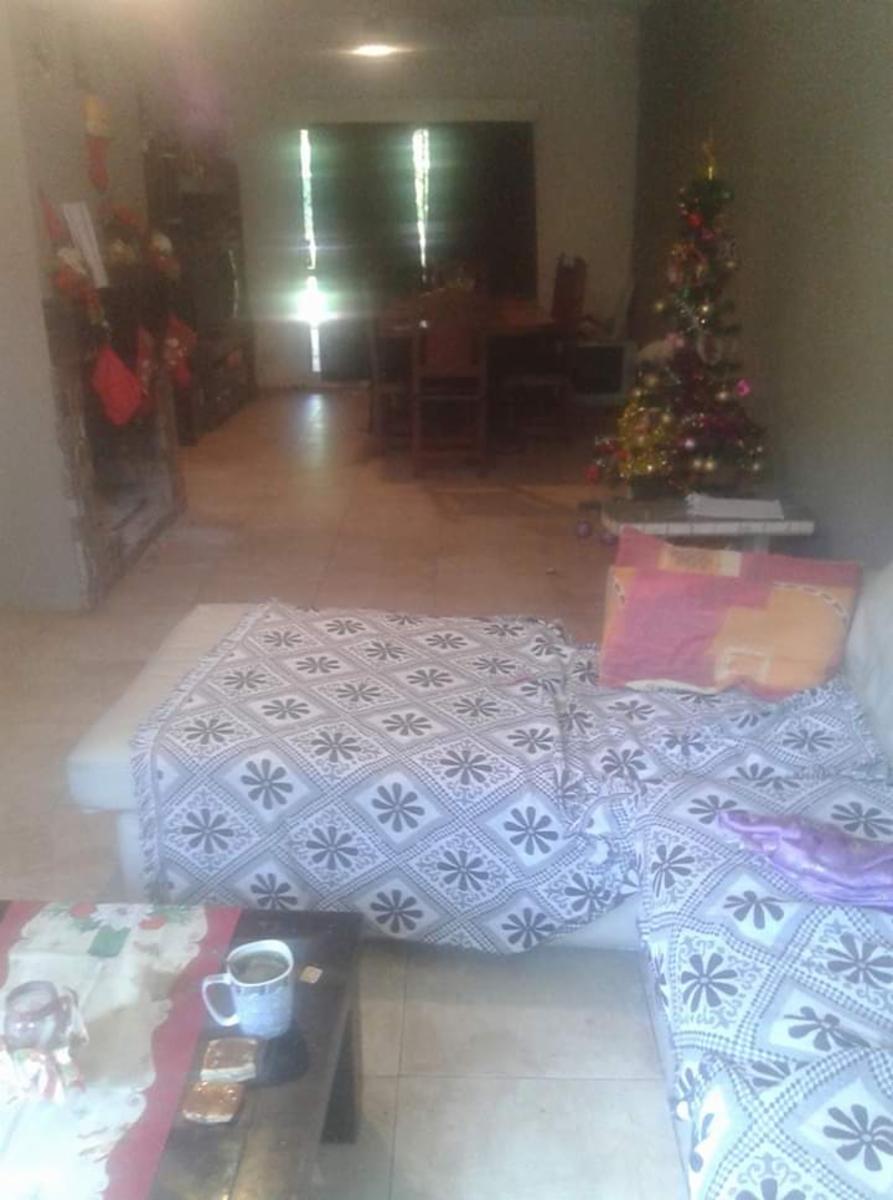 CASA DE 2 PLANTAS CON PISCINA EN DEL VISO