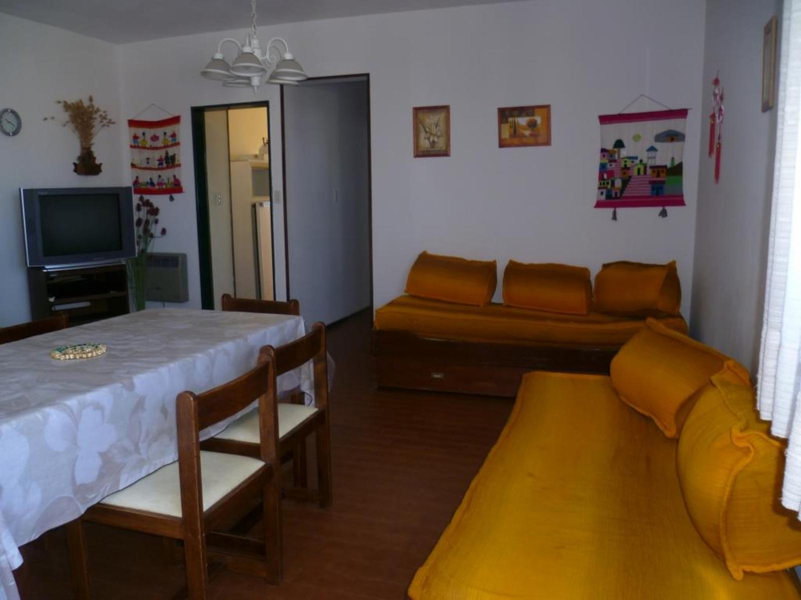 Depto 2 Ambientes + Cochera. Zona 1