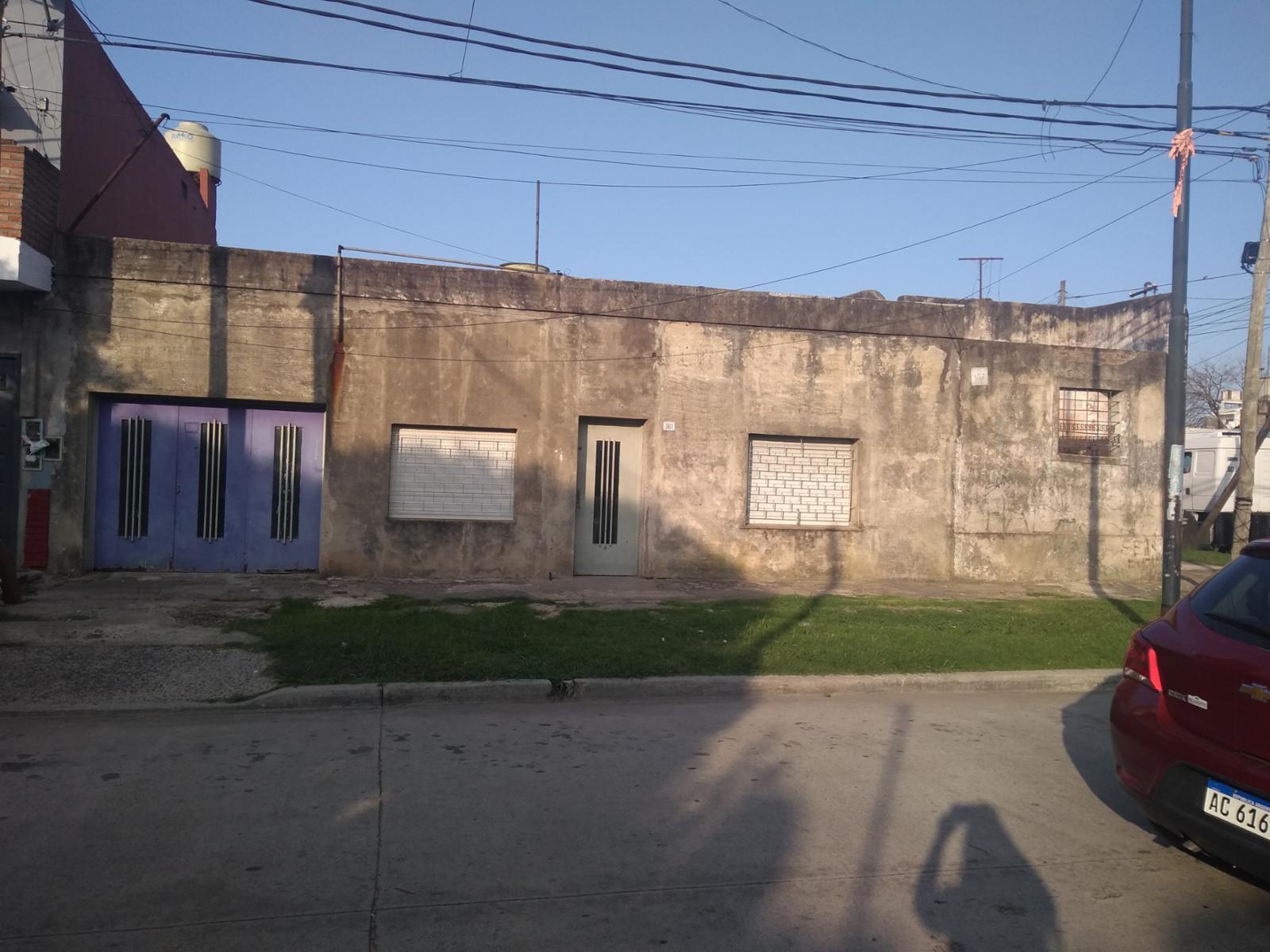 Venta casa 3 ambientes con garage zona Billinghurst. Oportunidad