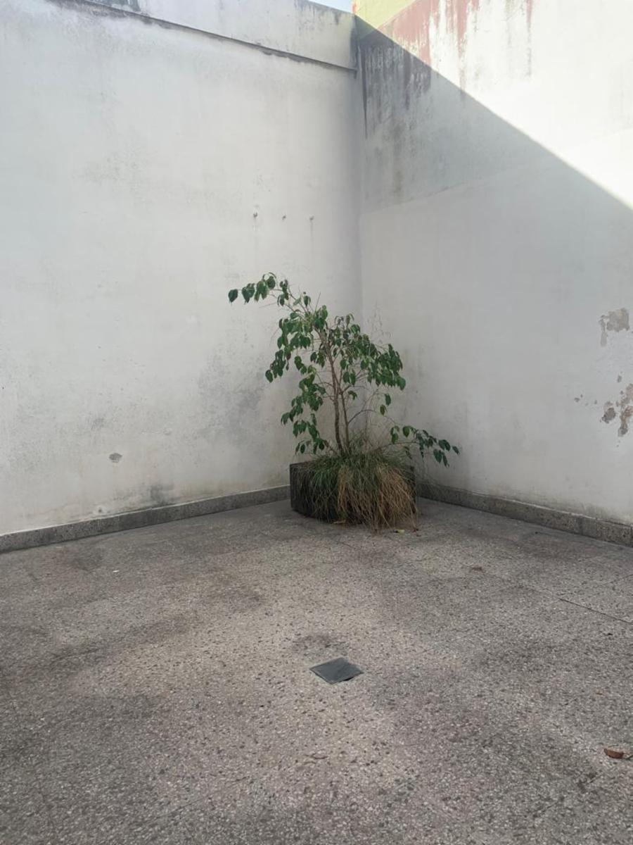 DELLA ROSA 5400 · Tres De Febrero — foto 5