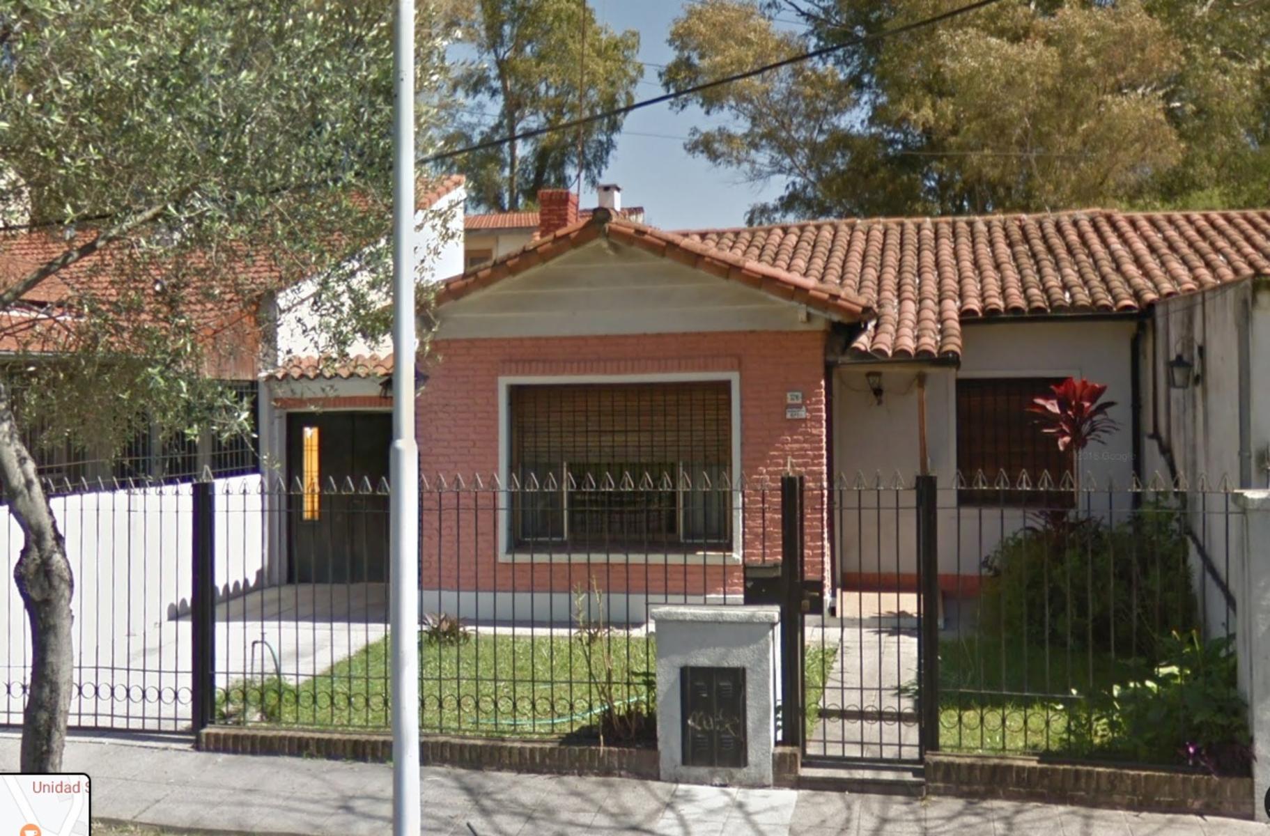 Chalet Clásico 3 amb con cochera y jardín. A Modernizar