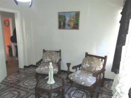 BURZACO: VENTA de CASA EN PH – EXCELENTE UBICACION- CASCO URBANO. MUY LINDA. TODO A NUEVO. FUNCIONAL. A. DEL VALLE AL 500 entre Amenedo y 25 de Mayo. A cdras estac.burzaco. Líneas Colectivo x la esq.