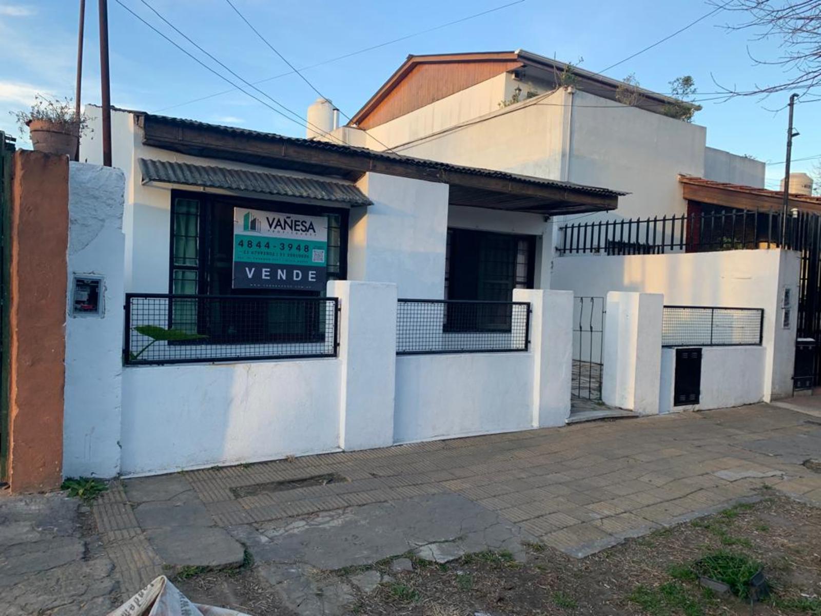 CASA LOTE PROPIO CERCA AVENIDA PERON