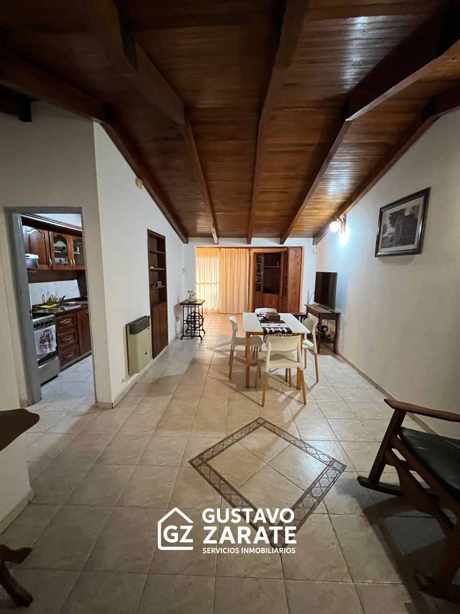 CASA EN VENTA- 3 DORMITORIOS, PILETA, COCHERA