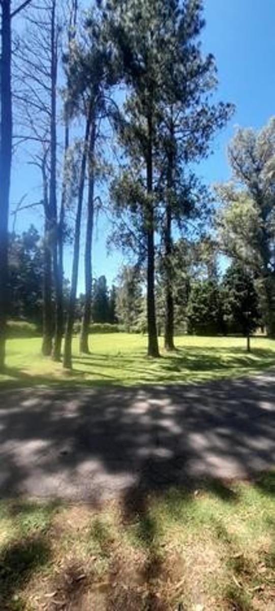 SE VENDE TERRENO EN BARRIO CERRADO....