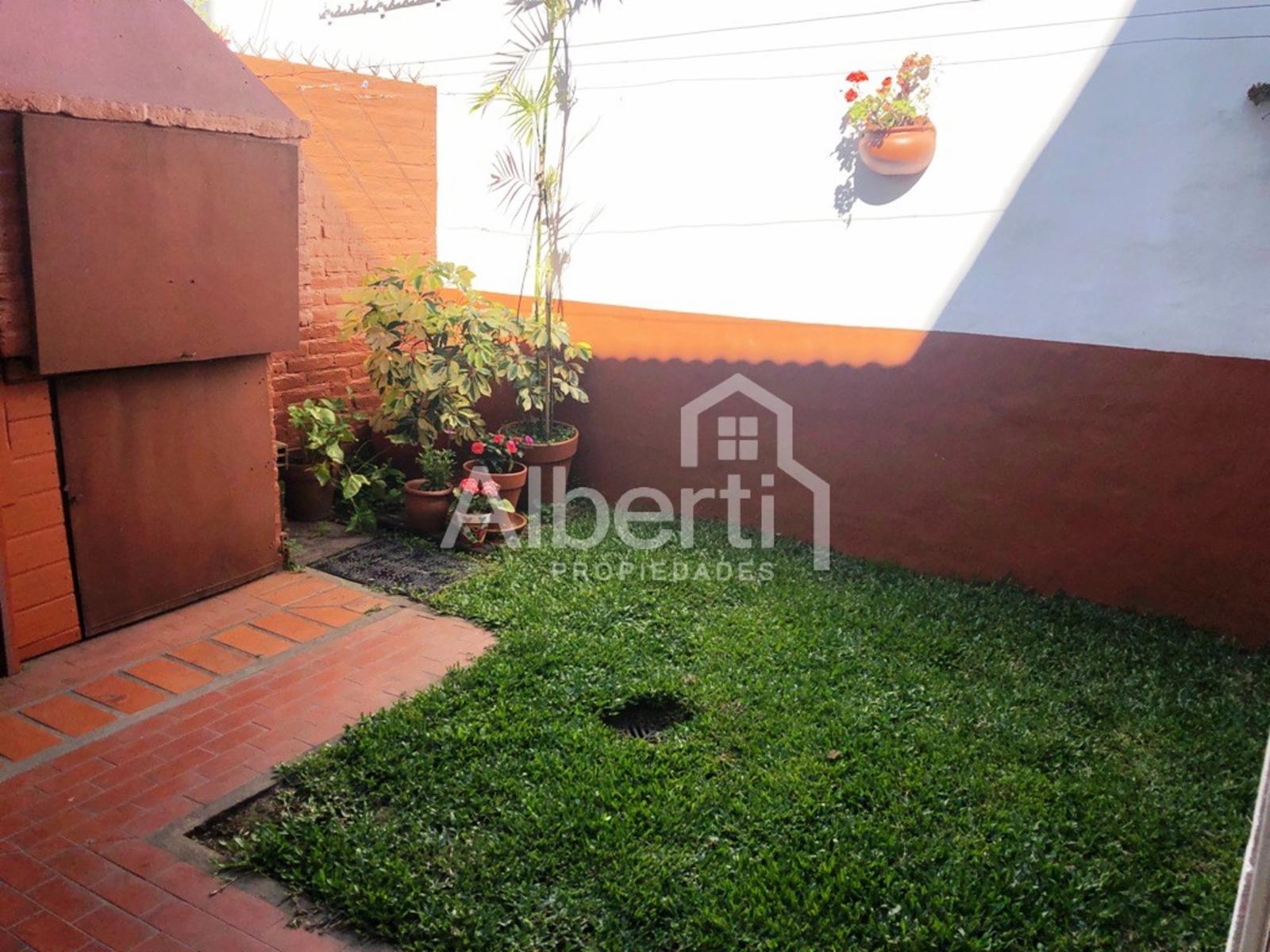 Flora al 900 · Morón — foto 17
