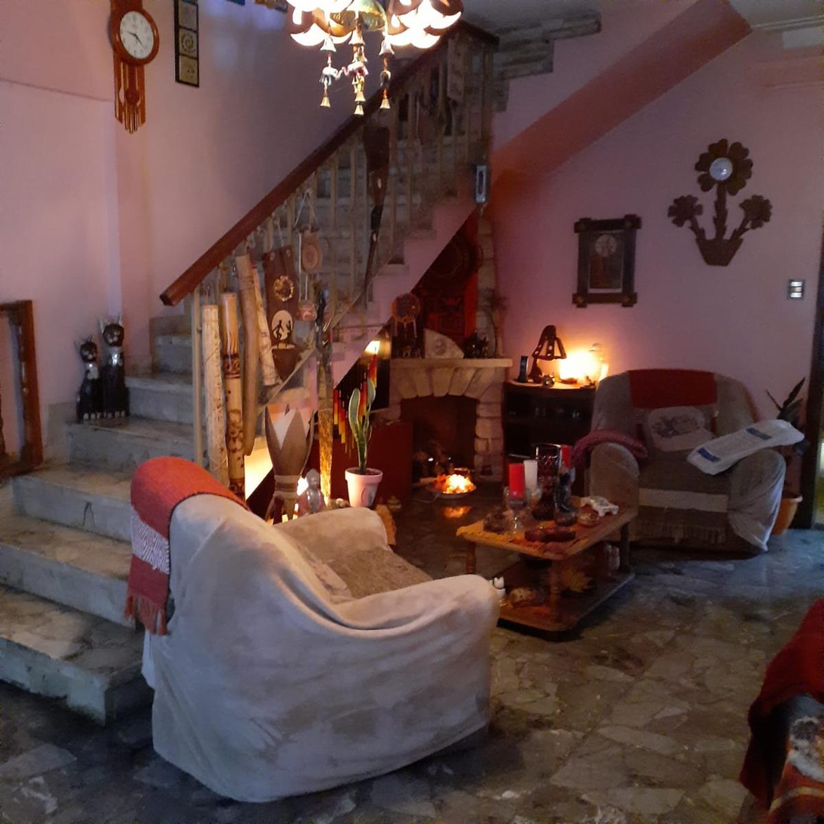 CASA PH EN 2 PLANTAS AL FRENTE RAMOS MEJIA
