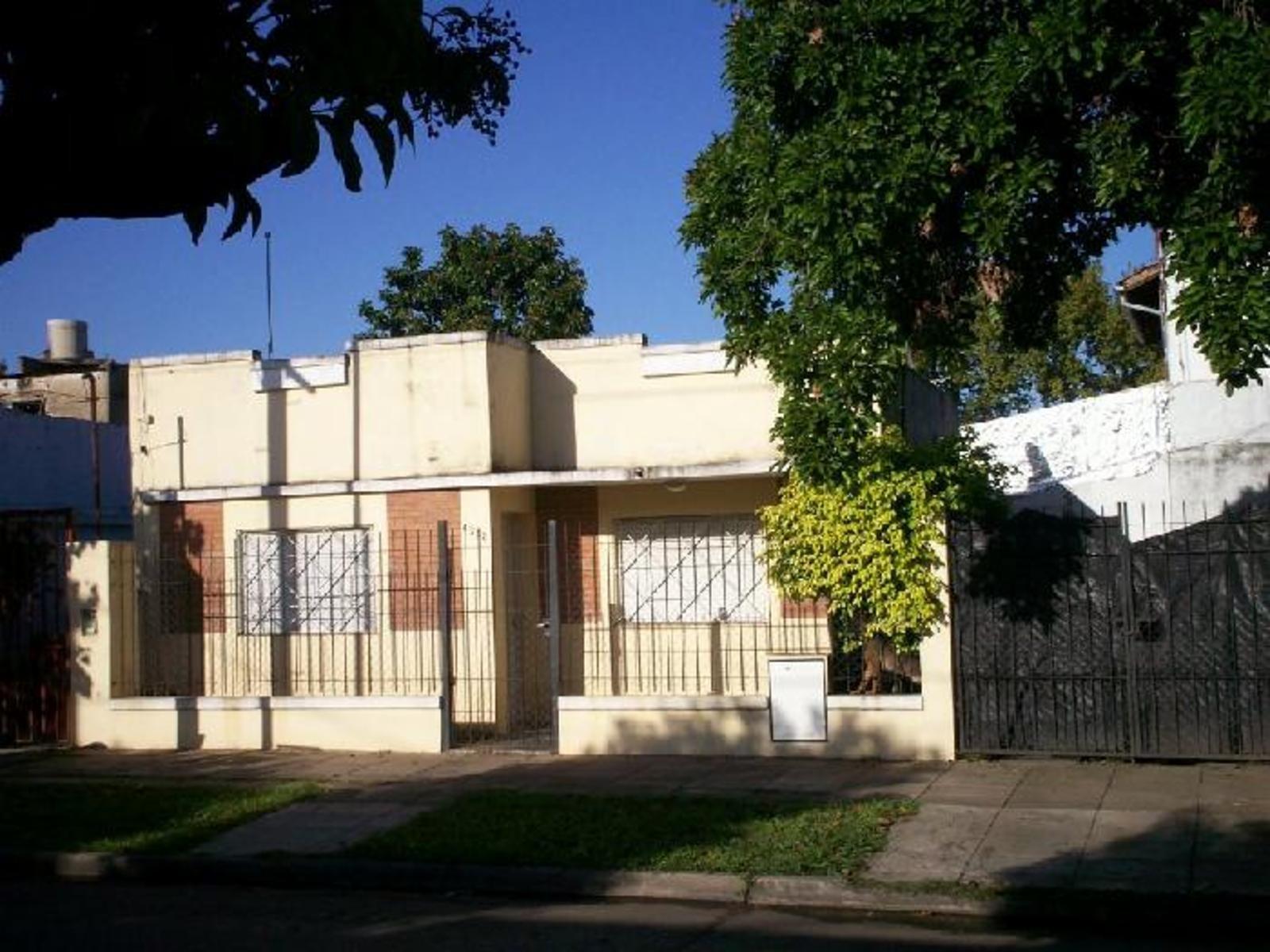Casa 3 amb con jardín y entrada varios autos - Villa Ballester