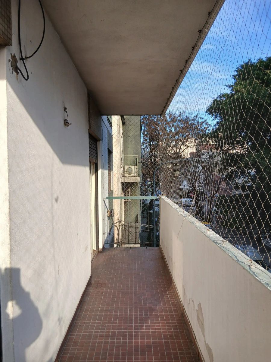 MERCEDES 255 · Floresta — foto 3