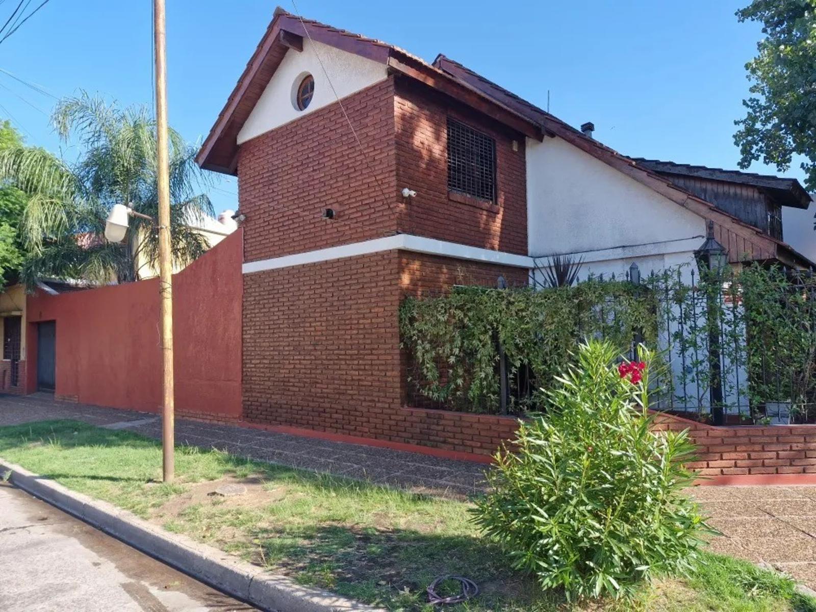 DUPLEX 3 AMBIENTES CON PILETA Y COCHERA - VILLA SARMIENTO