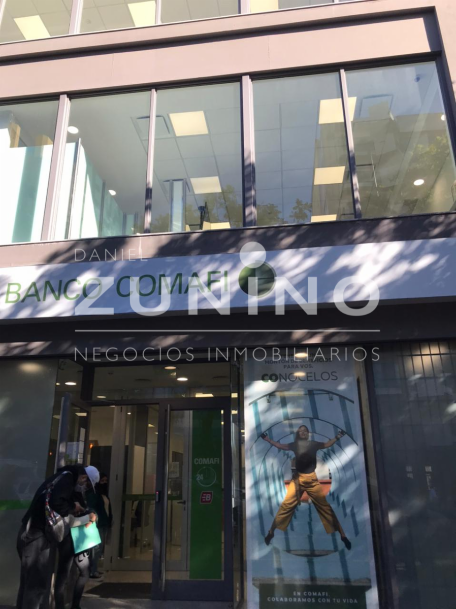 Excelente local en venta en Av. Perón