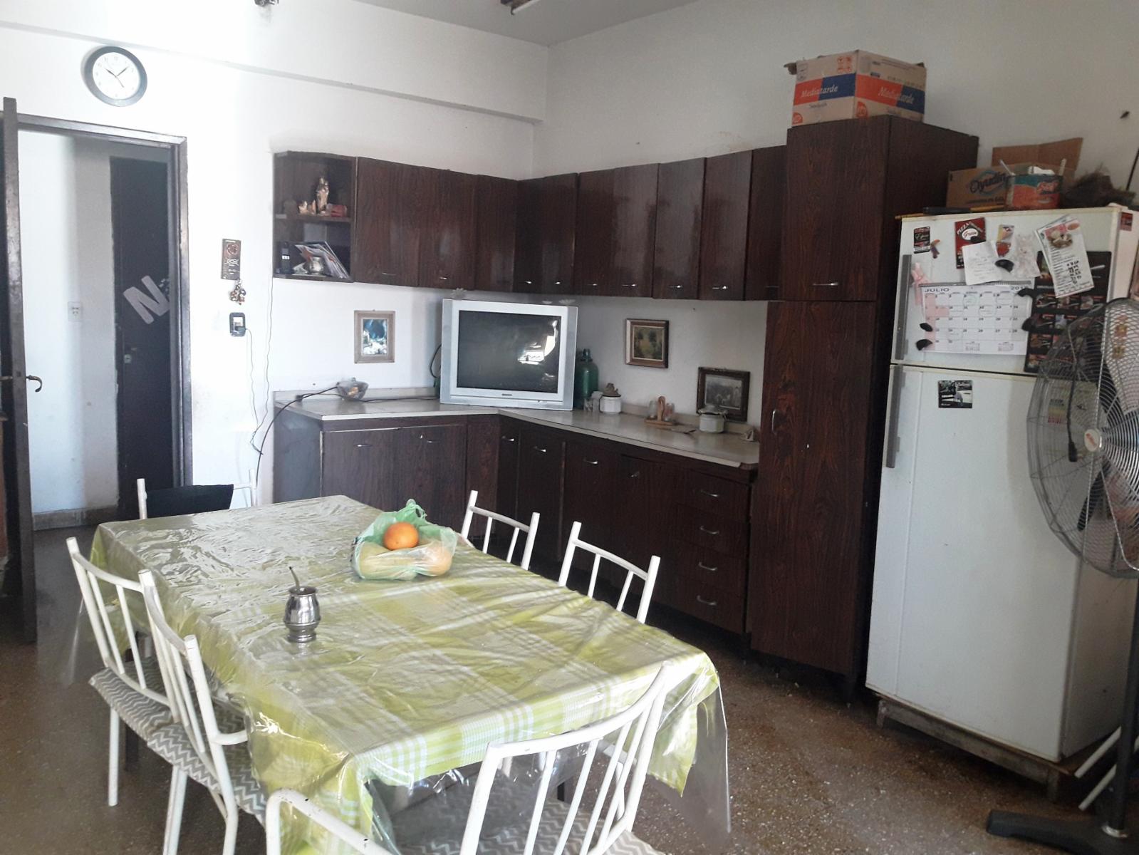 Hipolito irigoyen 13400 · Almirante Brown — foto 4