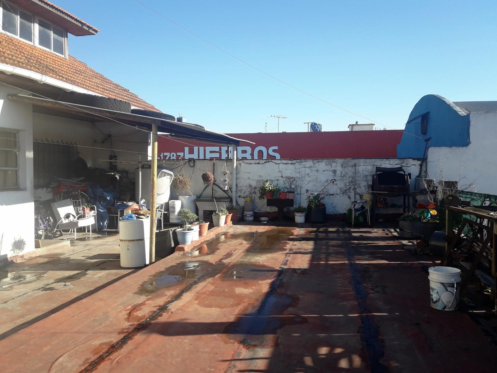 Hipolito irigoyen 13400 · Almirante Brown — foto 6