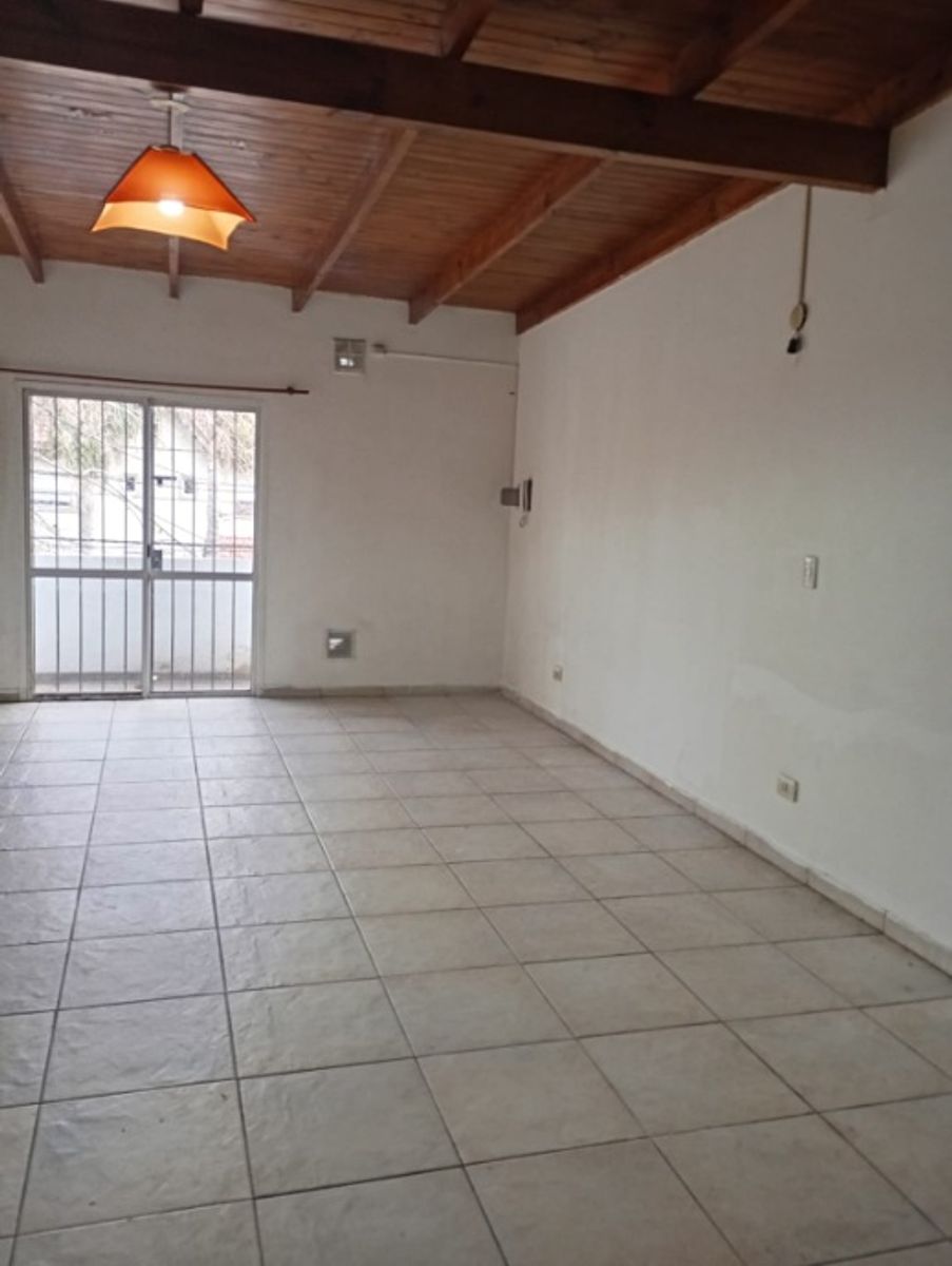 L.M Campos 932 1°7 · Morón — foto 4
