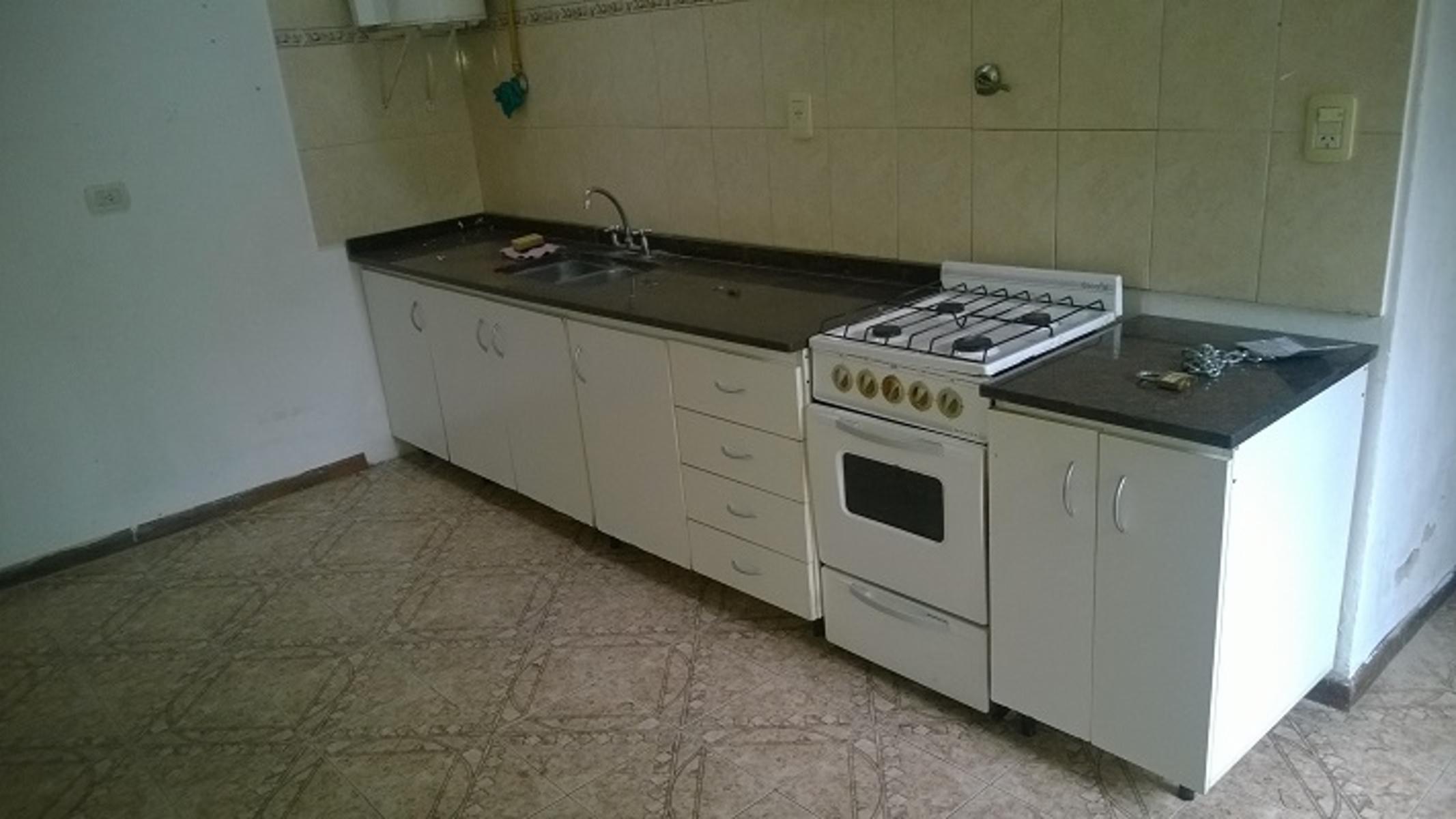 Poeta Risso · Hurlingham — foto 3
