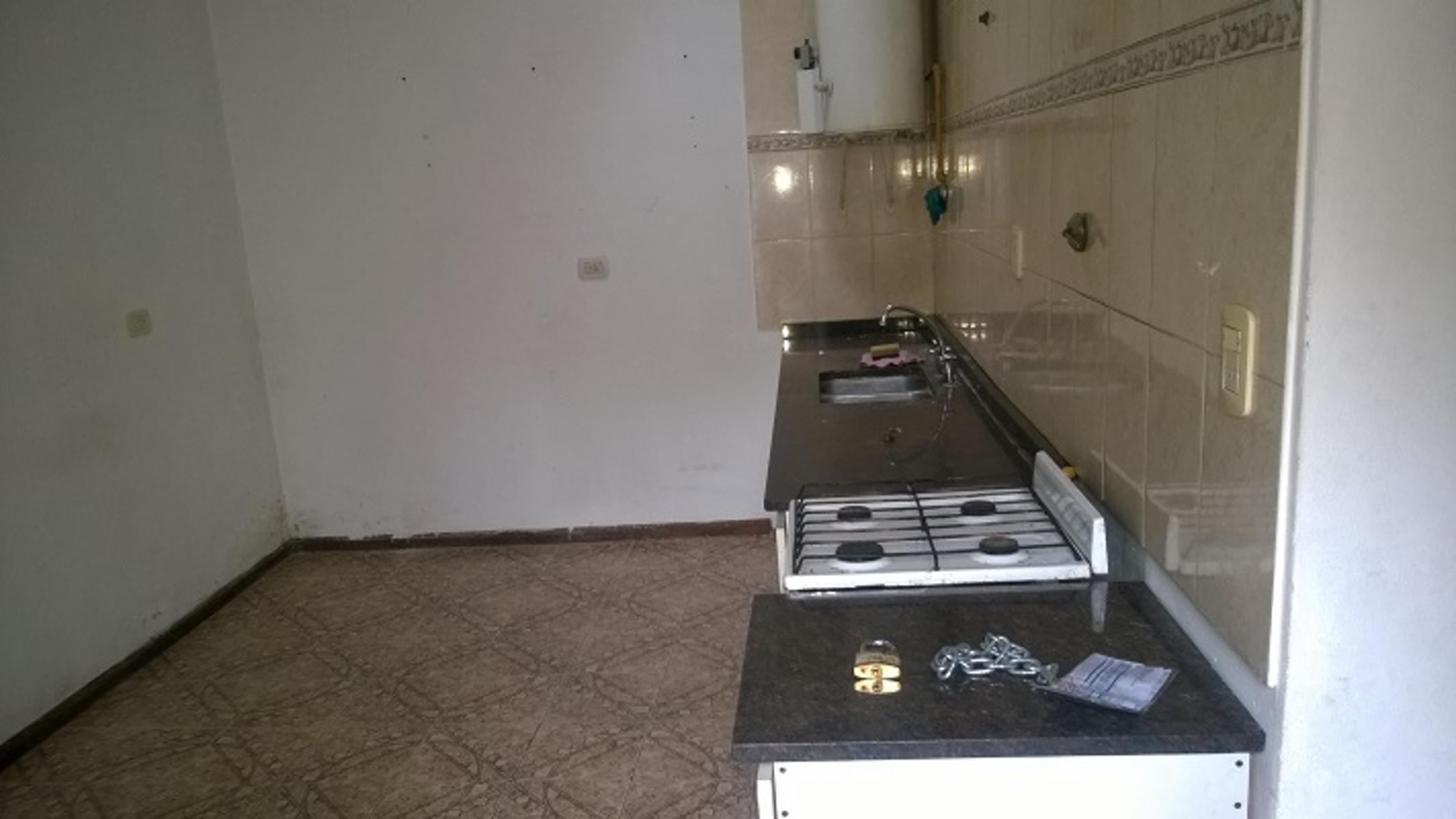 Poeta Risso · Hurlingham — foto 4