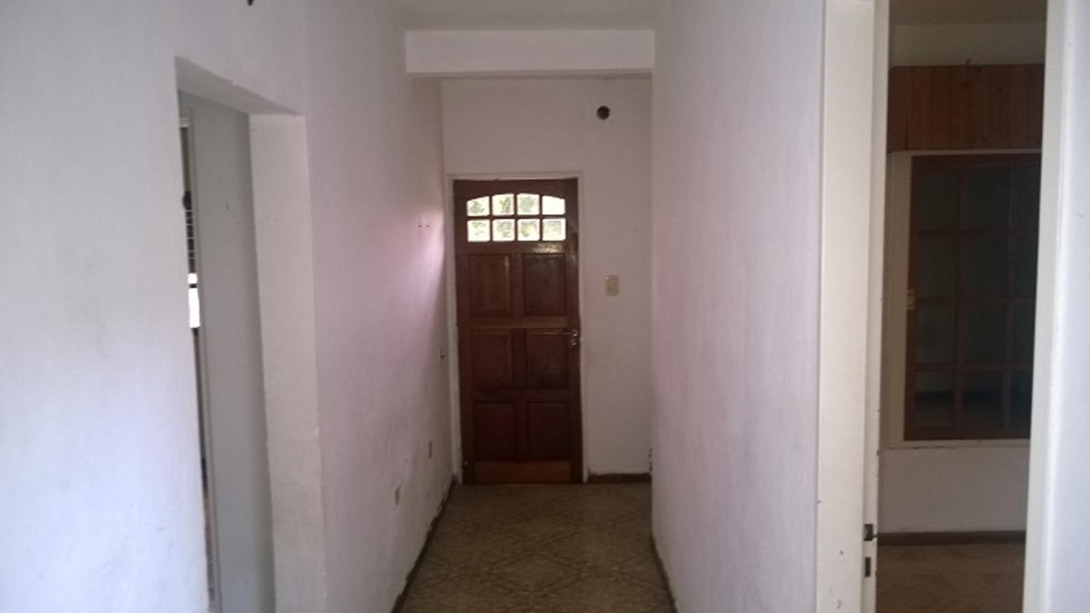 Poeta Risso · Hurlingham — foto 5
