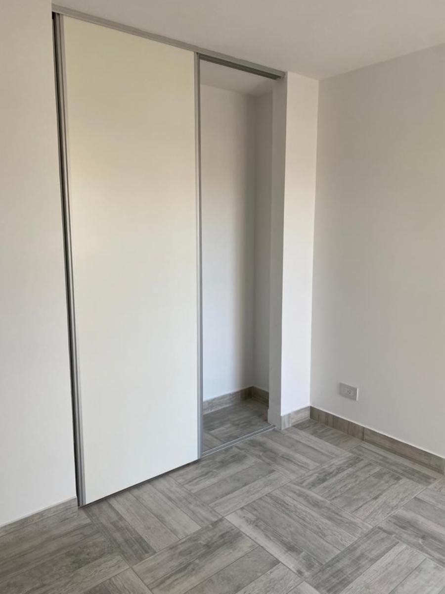 LA ROCHE 343 · Morón — foto 14