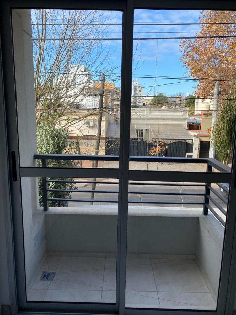 LA ROCHE 343 · Morón — foto 3