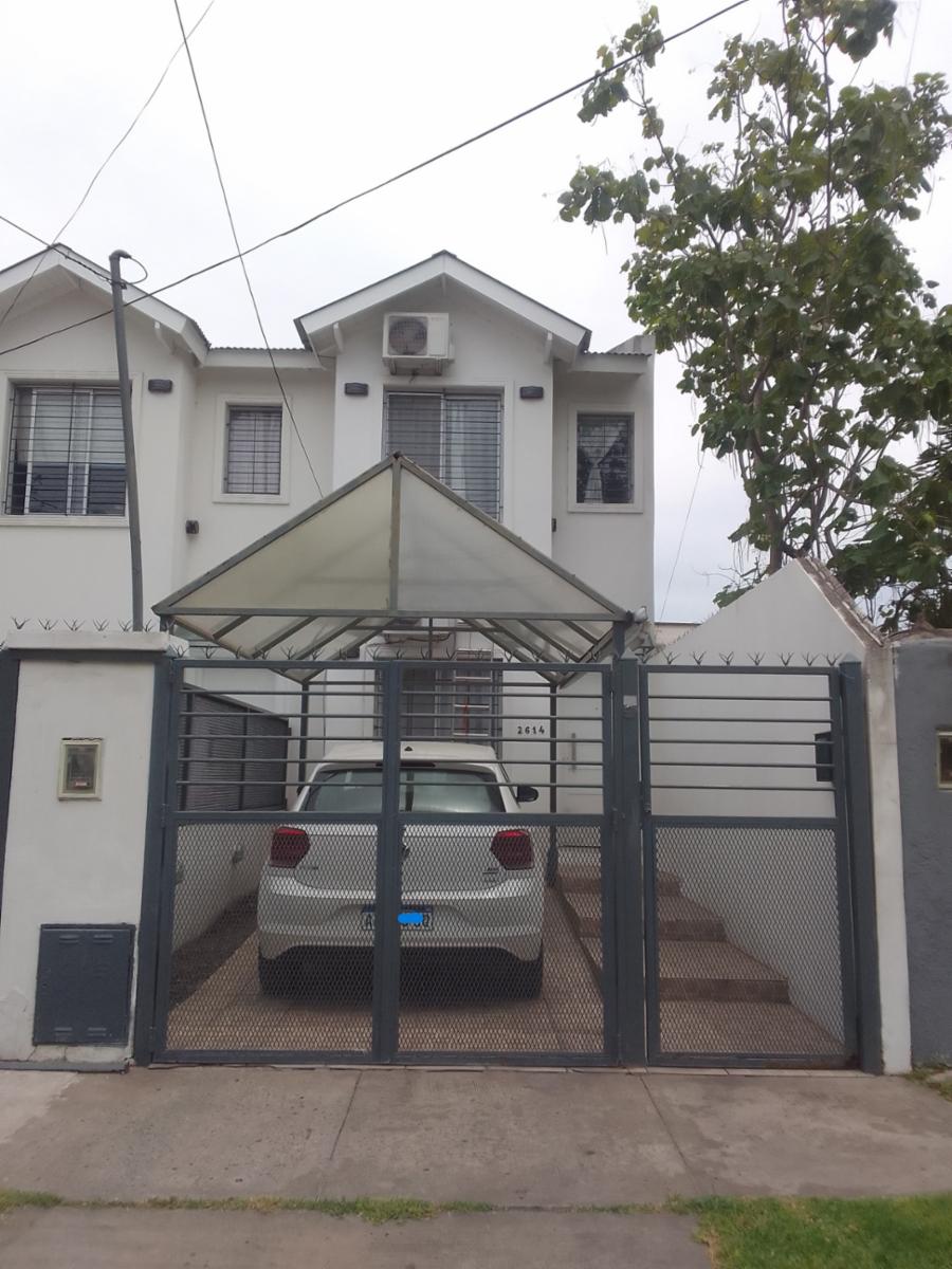 DUPLEX EN VENTA 3 AMBIENTES CON GARAGE Y FONDO LIBRE